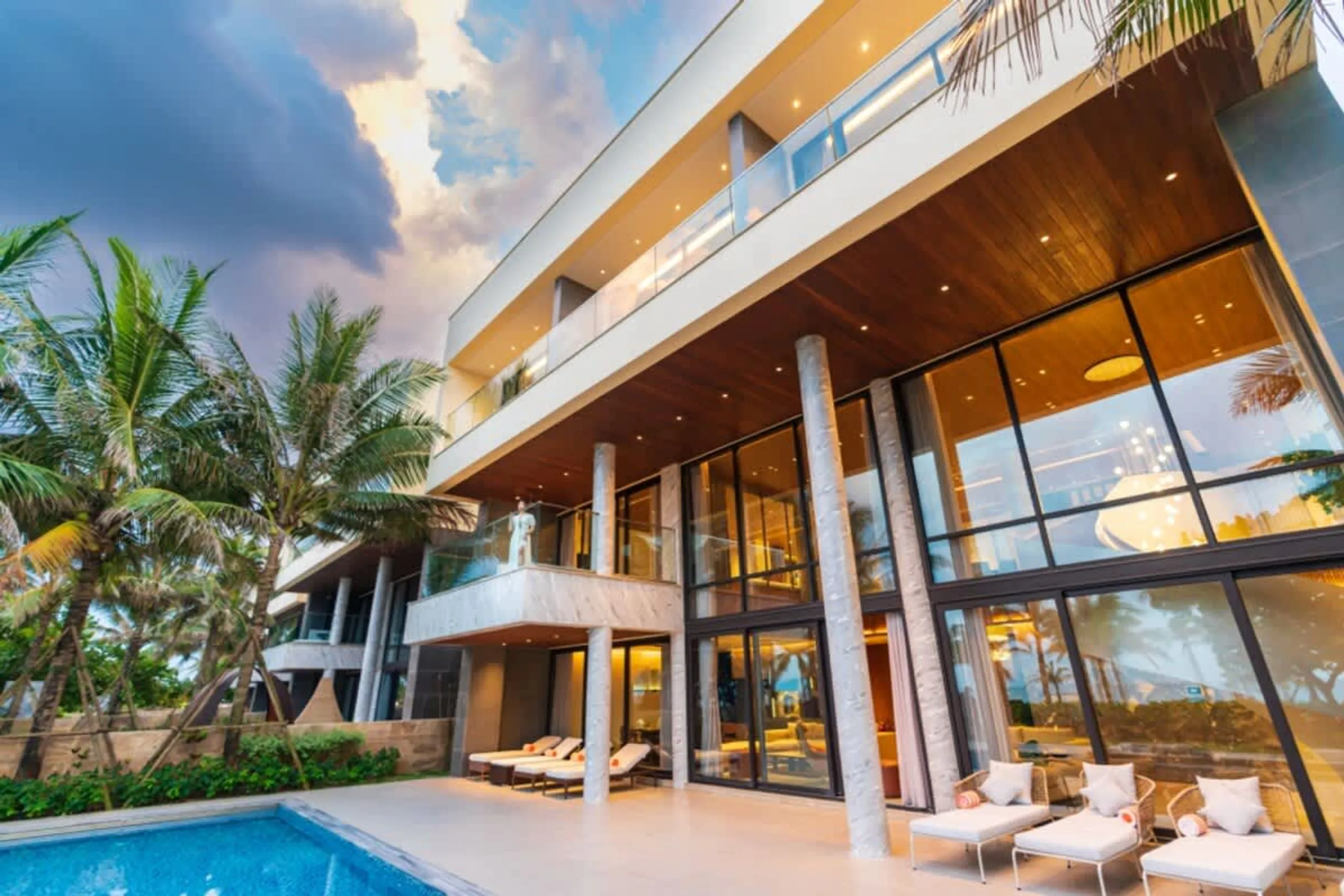 Seaside Golf Haven with Private Infinity Pool and Ocean Views, Vietnam