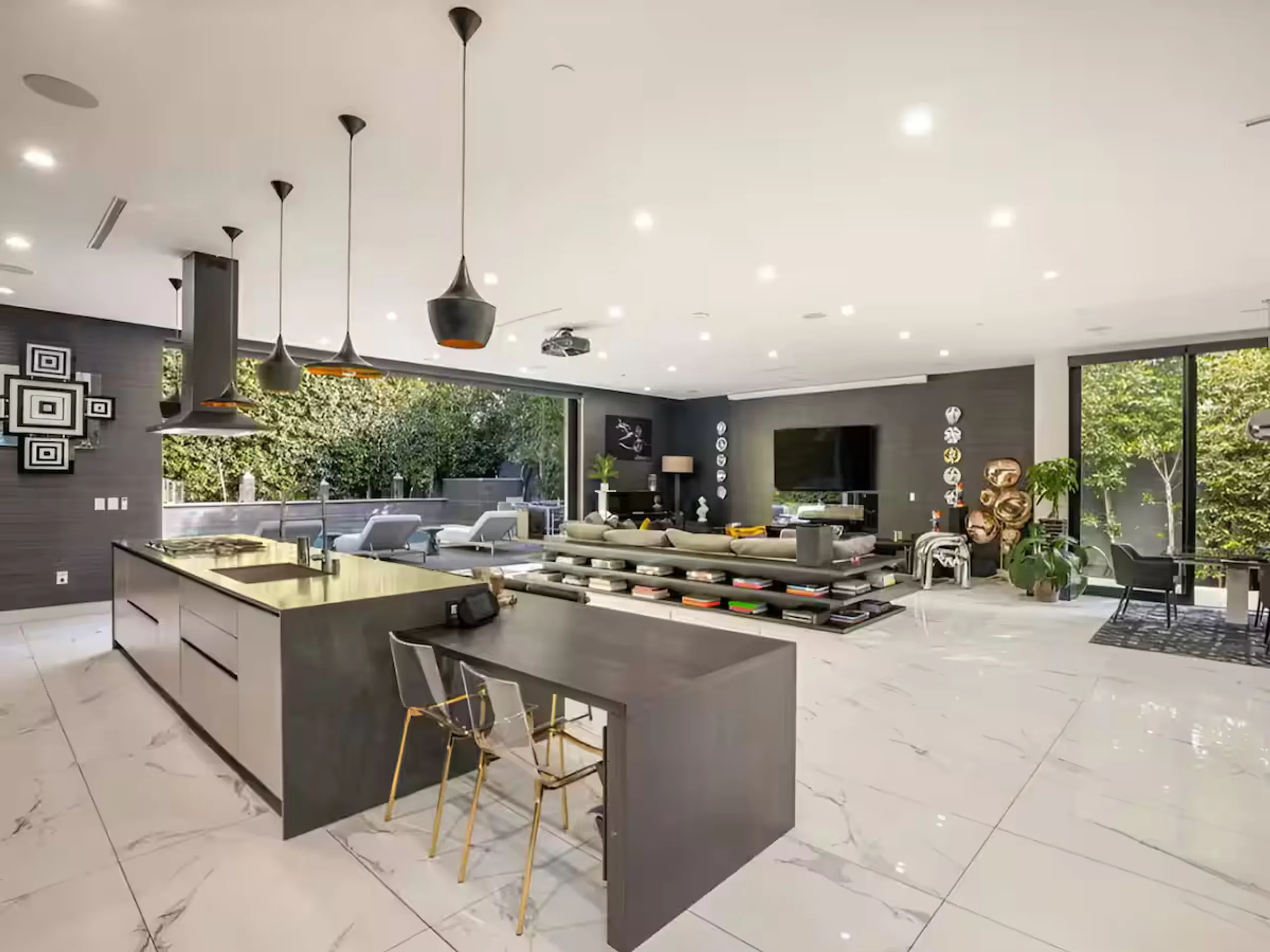 Modern Luxe Melrose Oasis with Private Pool and Rooftop — photograph 8