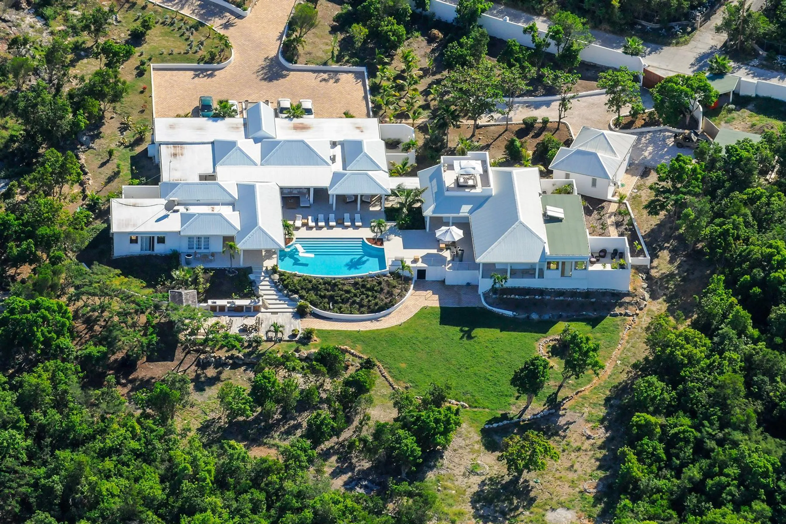 Tranquil Oasis Villa with Unmatched Luxury and Serenity in St. Martin, Terres Basses
