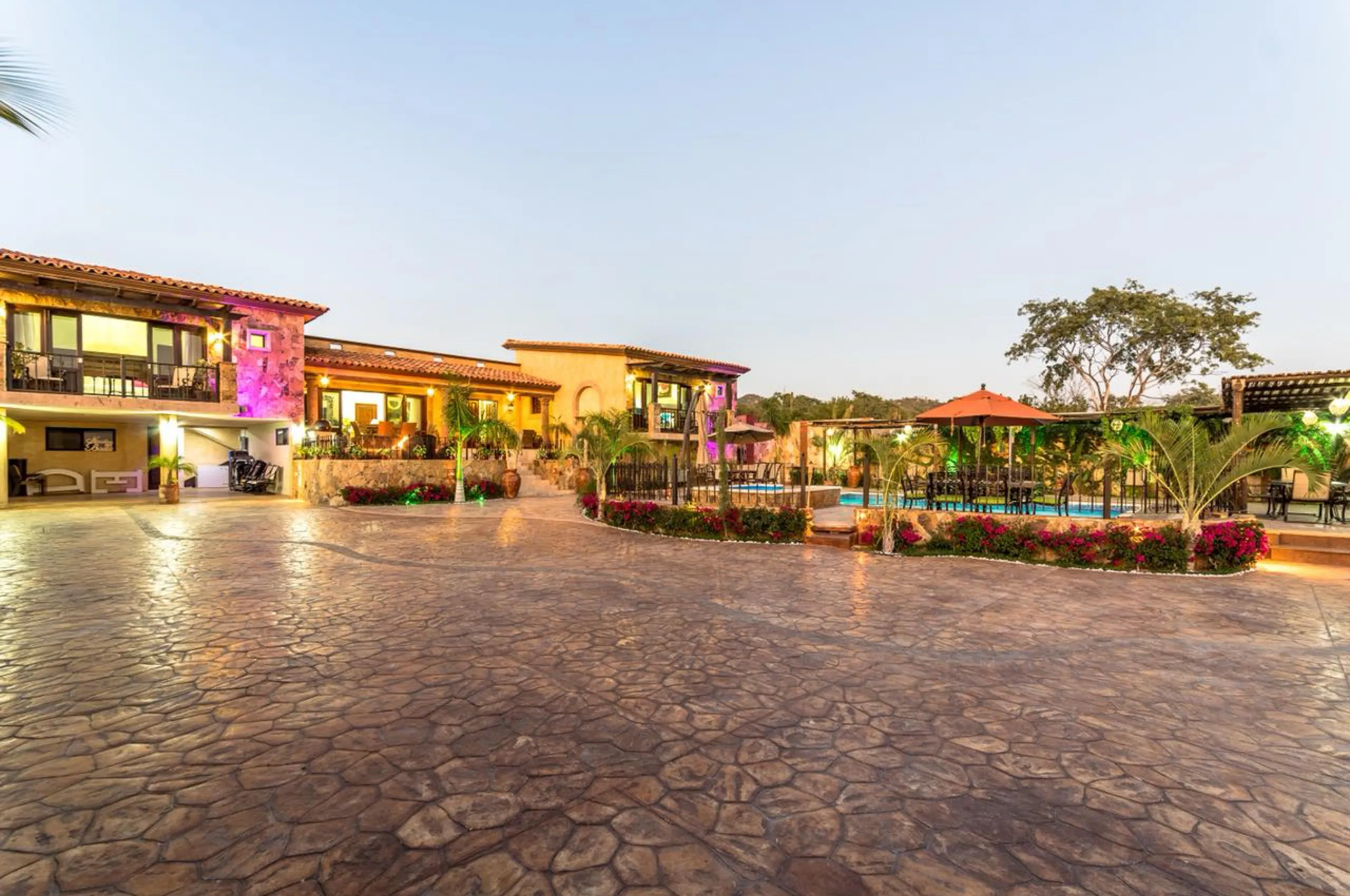 One-of-a-Kind Private Estate in a Tranquil Setting with Pool and Views — photograph 7