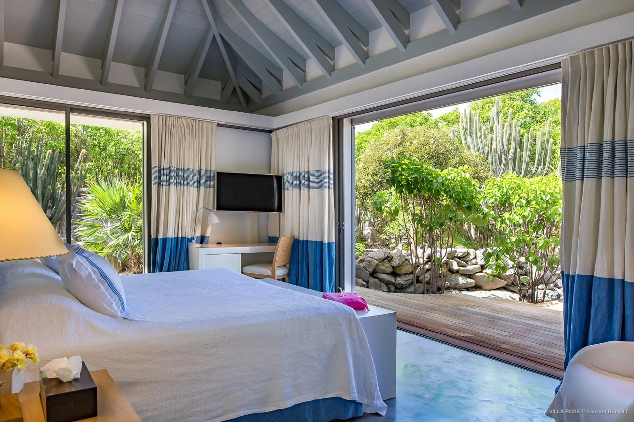 Majestic Tropical Villa with Private Pool and Ocean Views — photograph 9