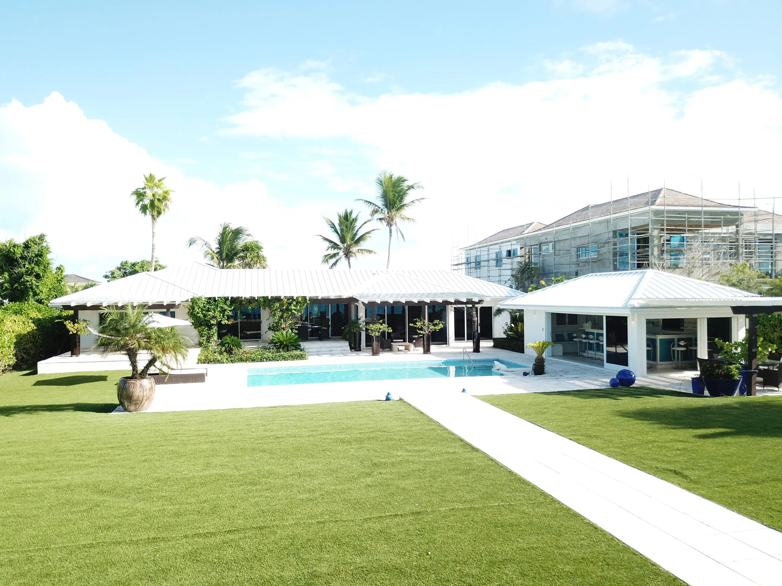 Charming Grace Bay Villa with Private Pool and Pristine Beachfront Views — photograph 9