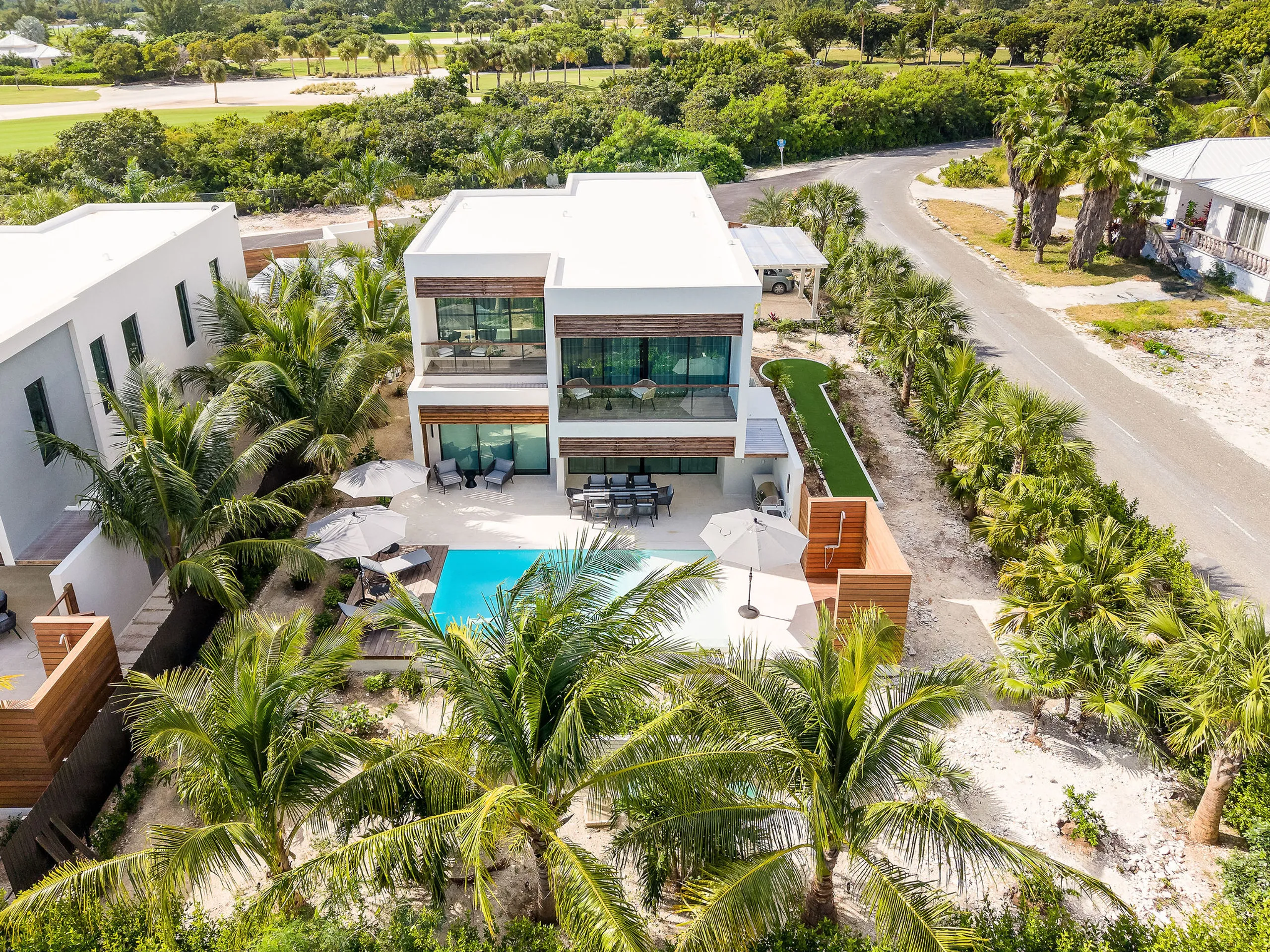 Contemporary 3 Bedroom Villa with Private Pool, & Lush Garden — photograph 6