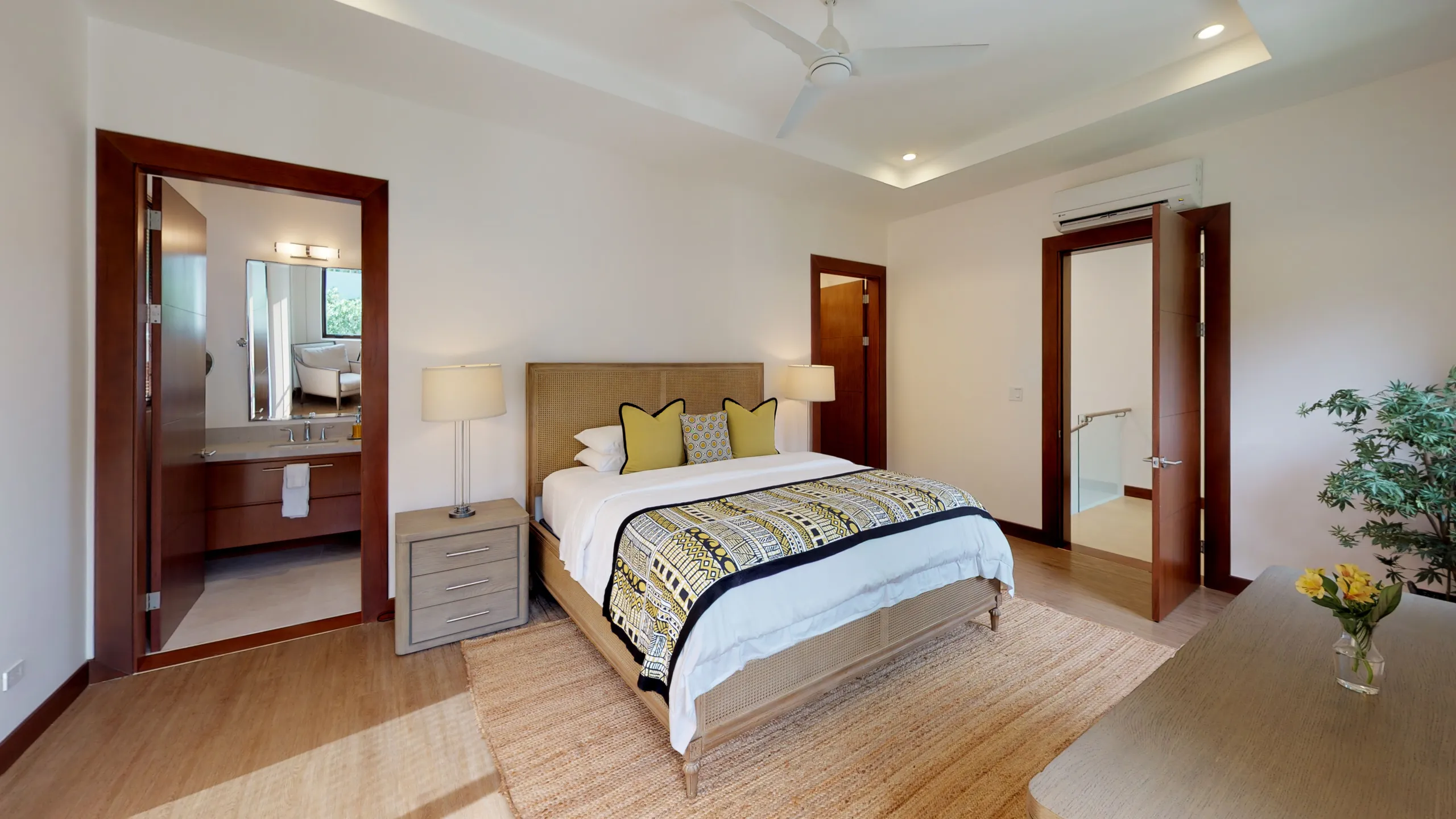 Tropical Paradise Villa with Private Infinity Pool, Heated Jacuzzi and Stunning Views — photograph 8