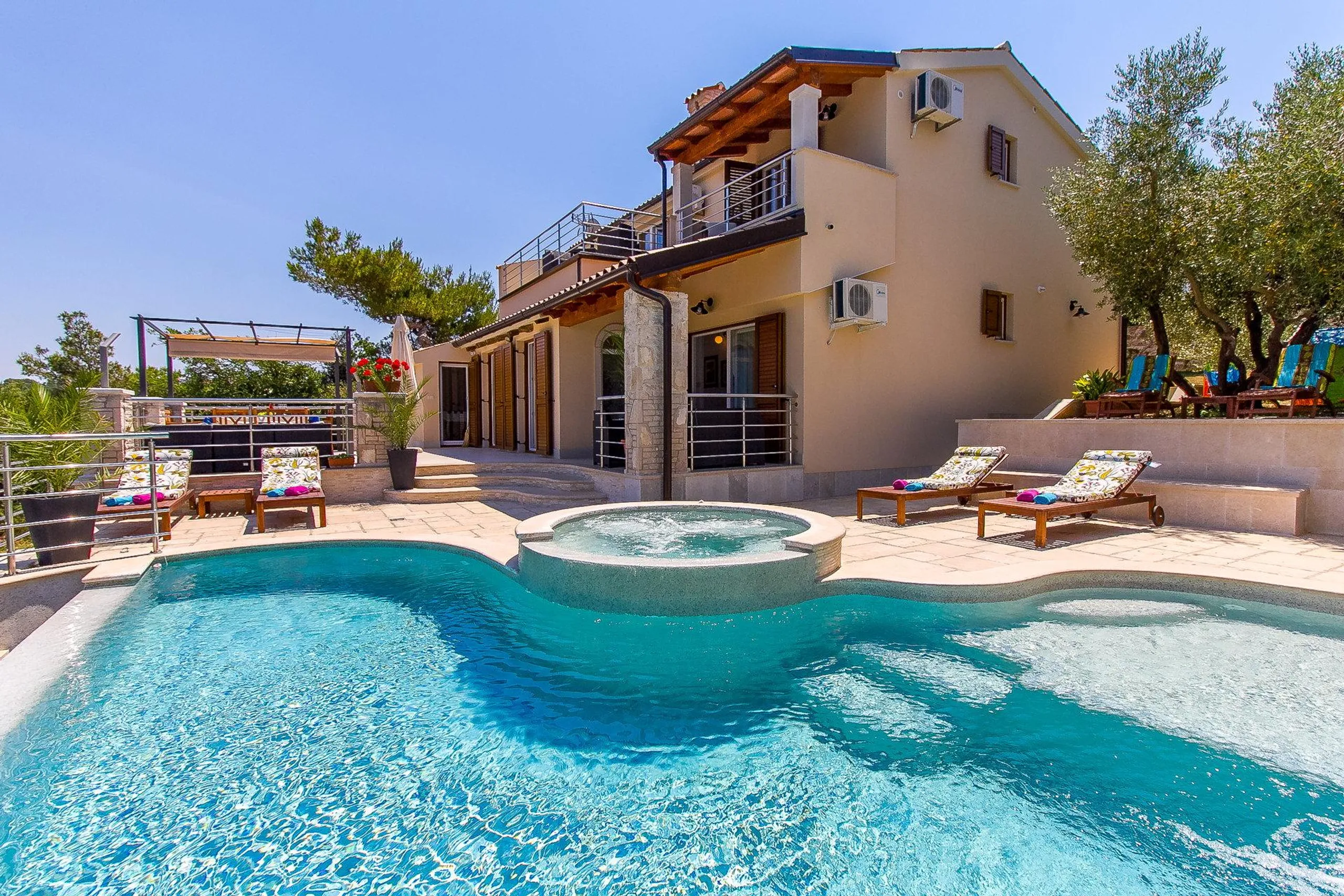 Calming Villa with Curved Infinity Pool Offering Breathtaking Views of Soline Bay, Banjole