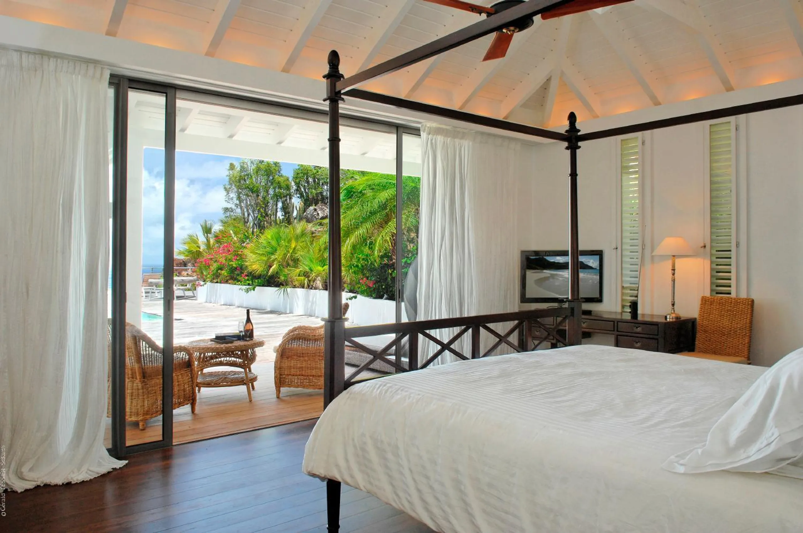 Lavish Luxury Villa with Private Pool and Ocean Views — photograph 9