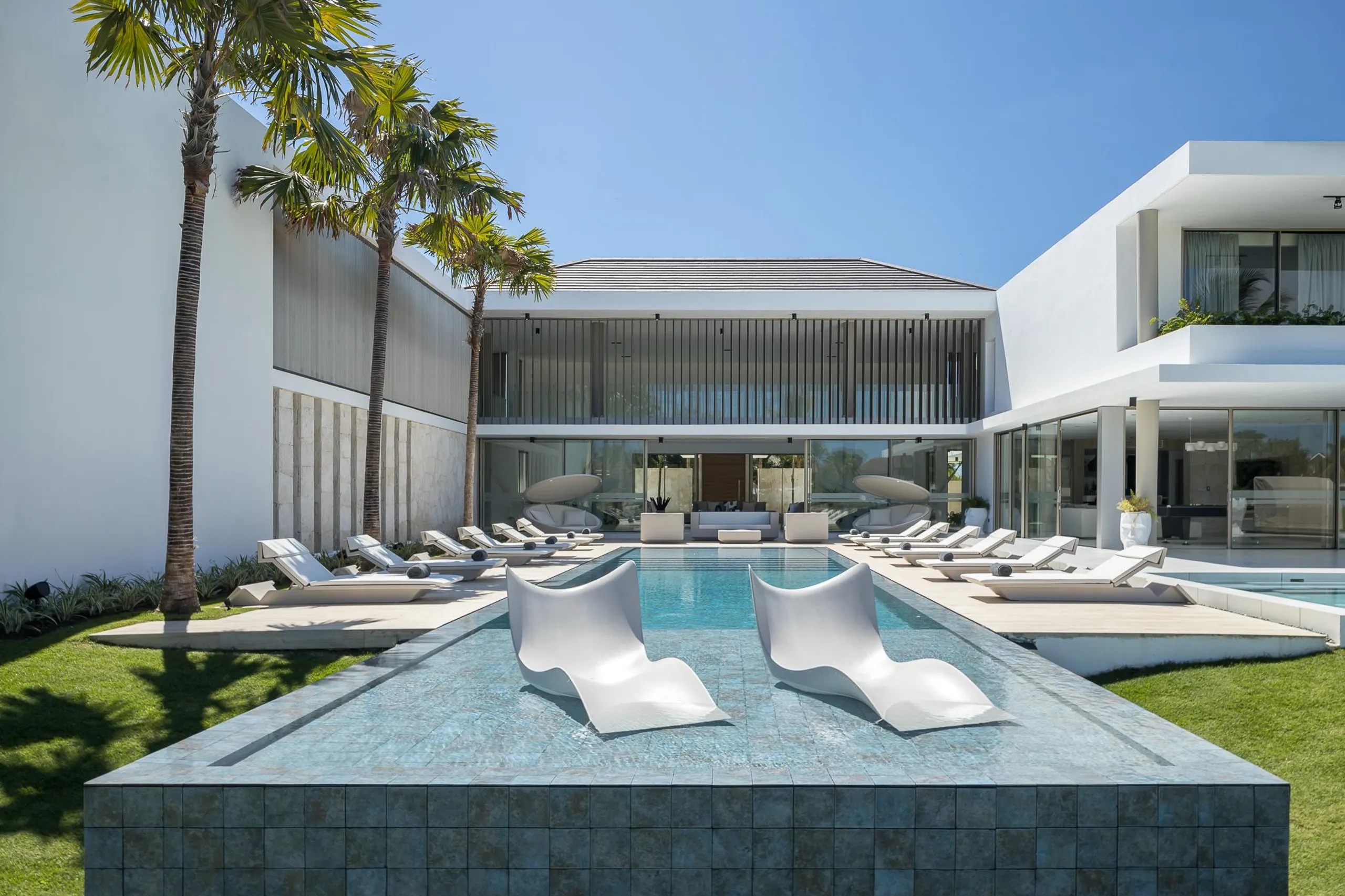 Iconic 9-Bedroom Villa: Modern Minimalist Design Near La Cana Golf & Beach Club, Punta Cana