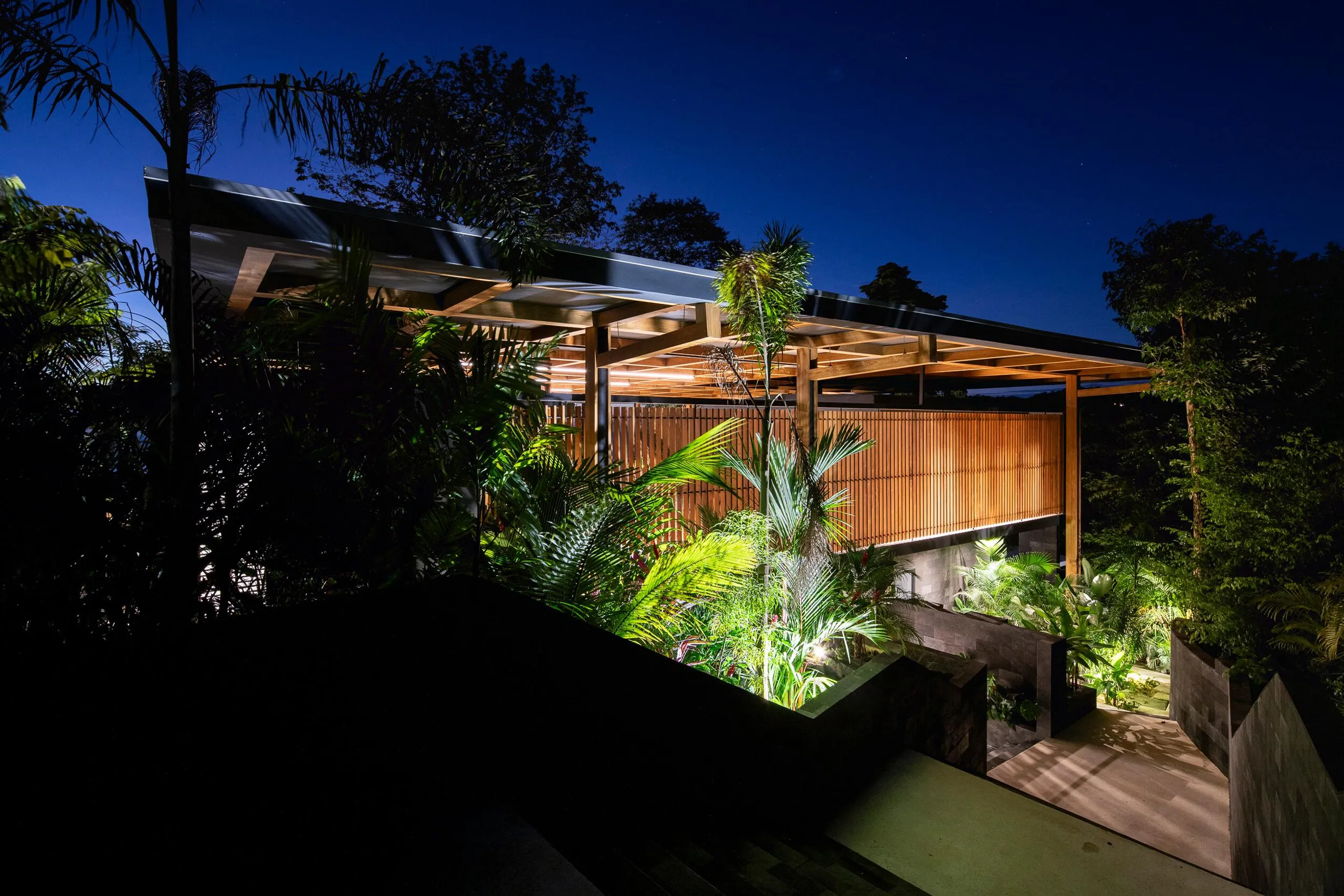 Santa Teresa's Finest Villa with Infinity Pool and Ocean Views — photograph 12