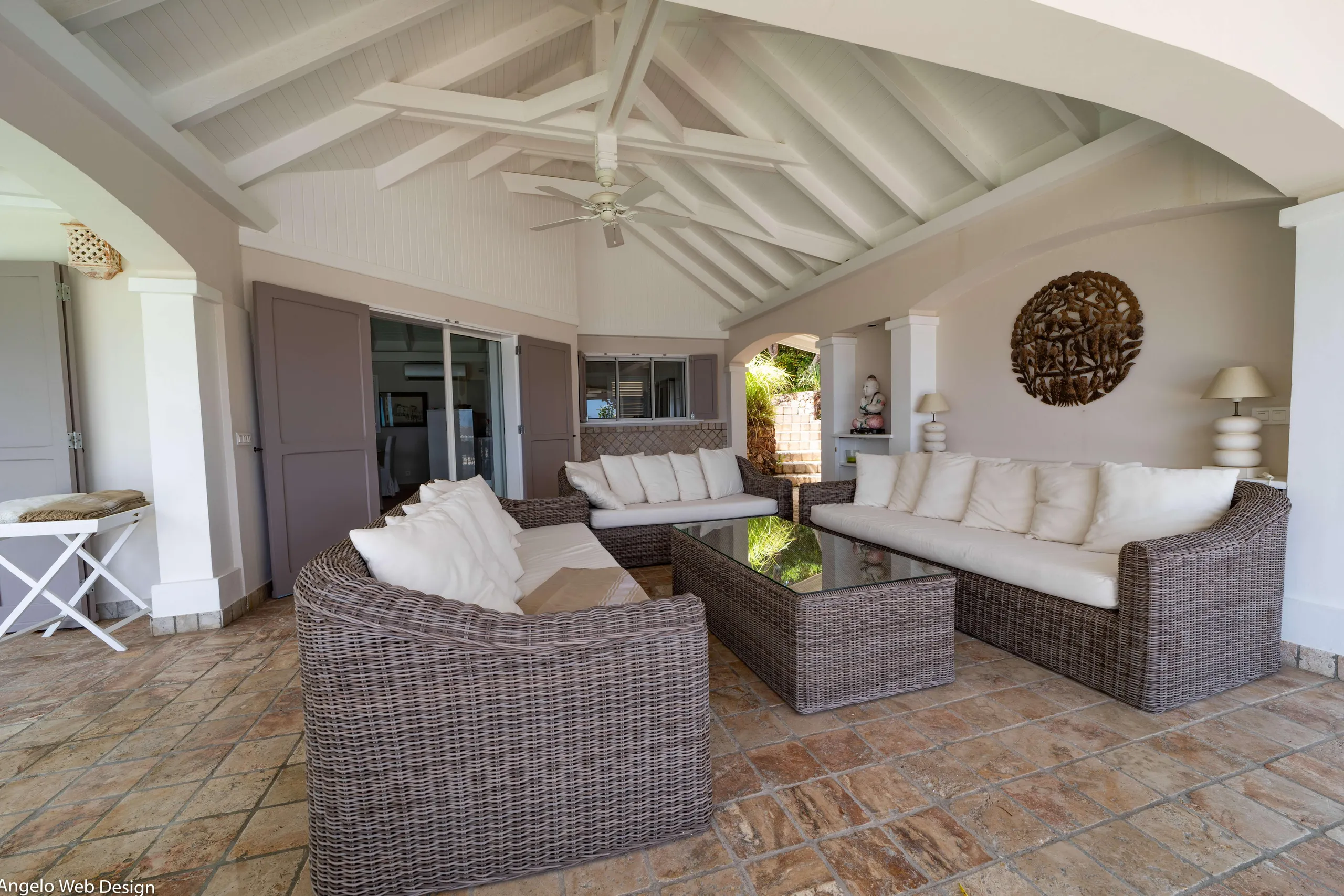 Bright Luxe Villa with Stunning Ocean Views Overlooking St. Jean Bay — photograph 9