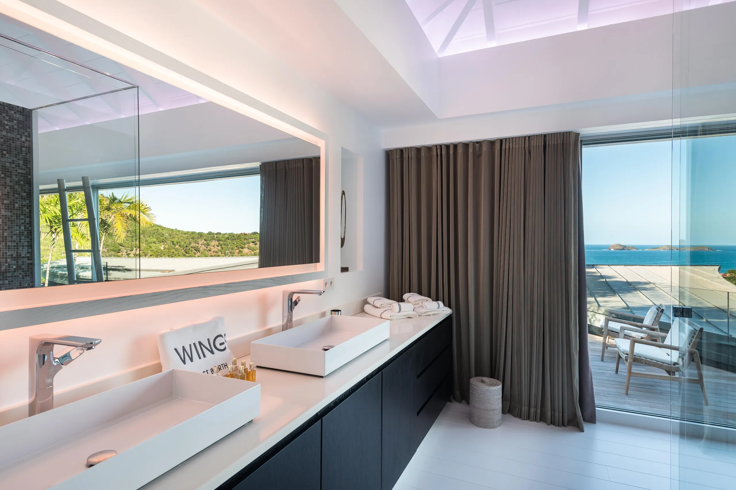 Opulent Villa with Private Pool and Fitness Room — photograph 8