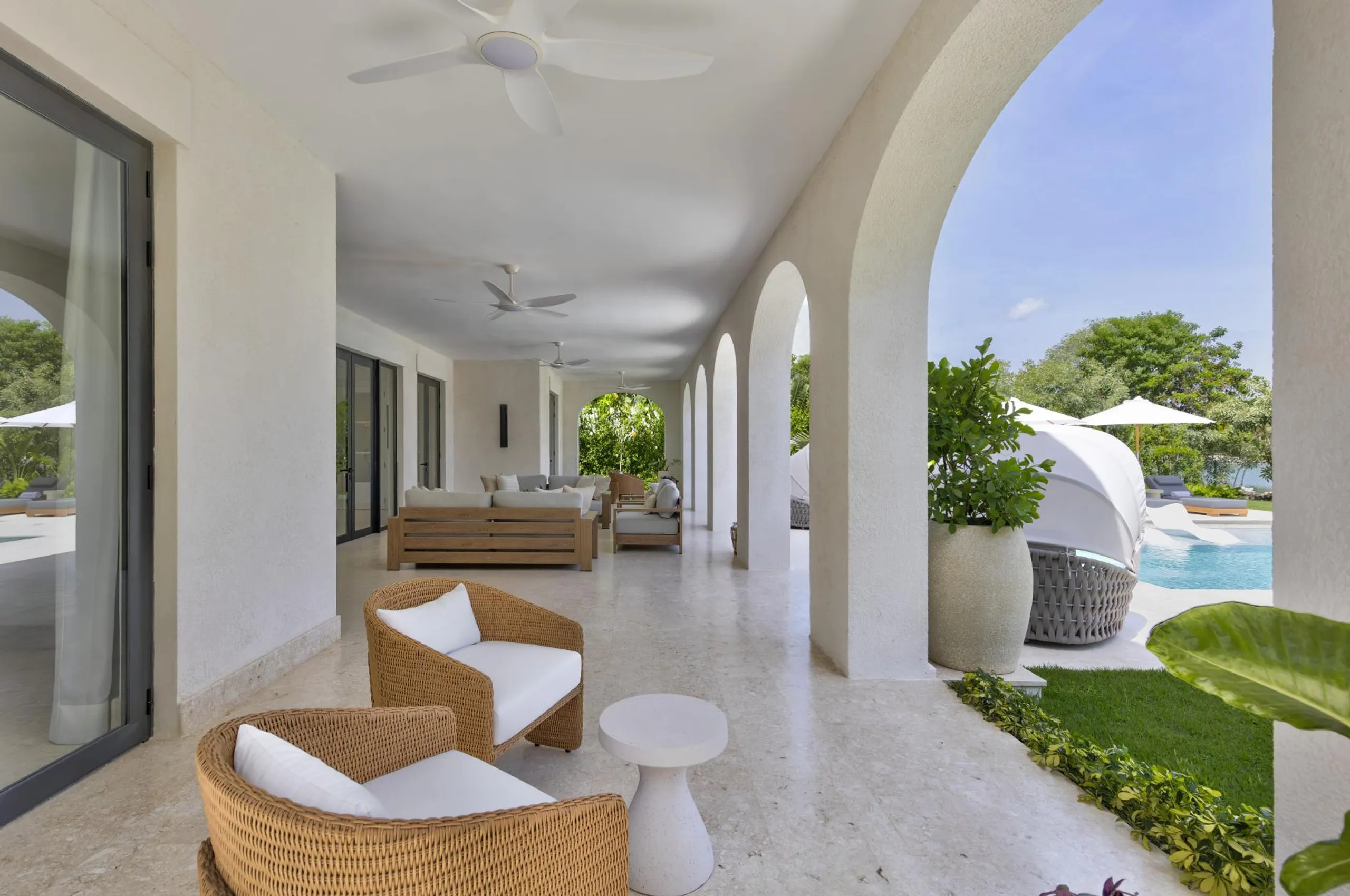 Designer Golfside Oasis Villa with Private Pool, with Golf & Lake Views — photograph 6