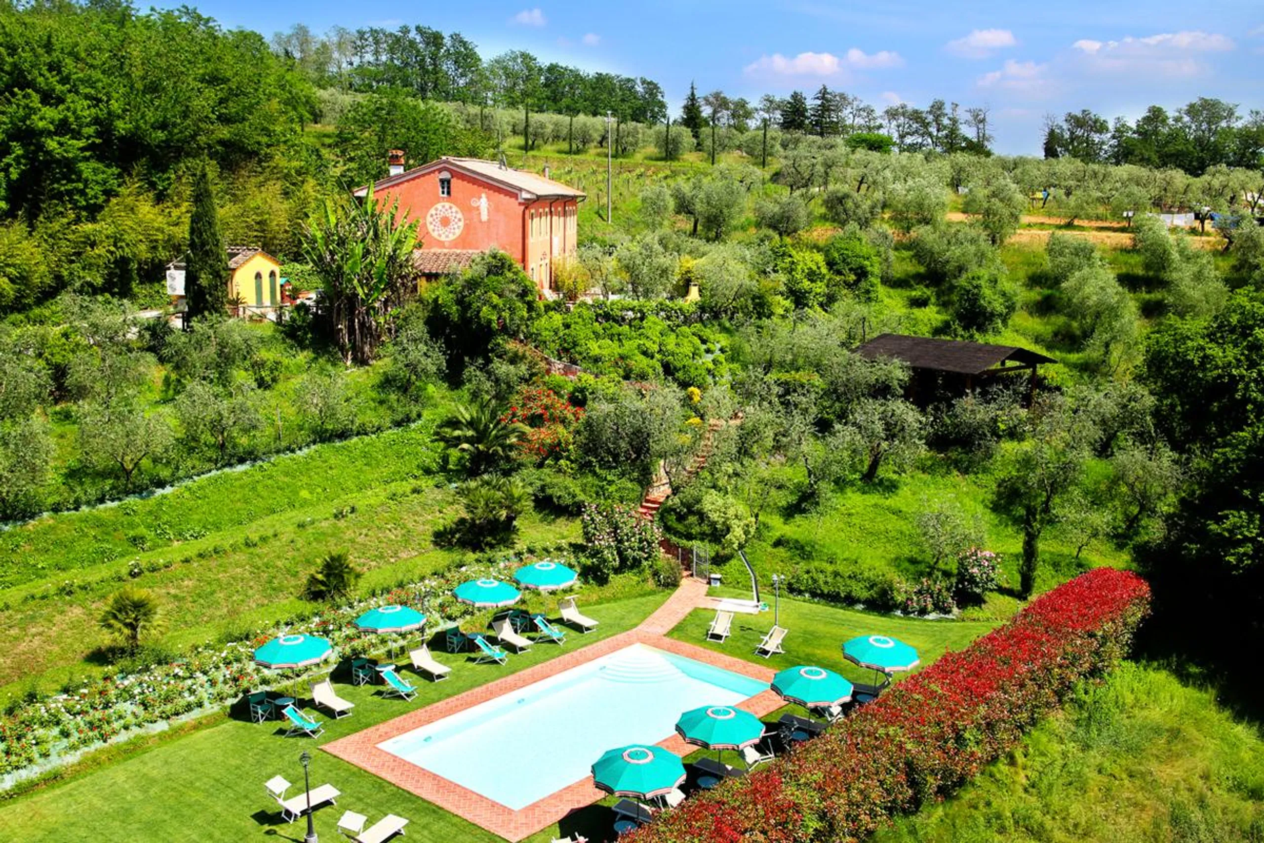 Deluxe 18th Century Villa with Pool and Beautiful Gardens, Capannori