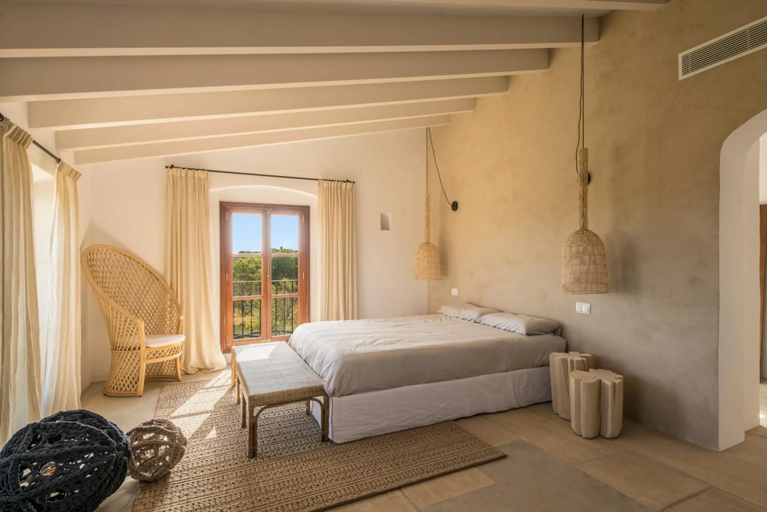 Refined Rustic 5-Bedroom Villa with Private Infinity Pool and Mondragó Nature Reserve Views — photograph 10