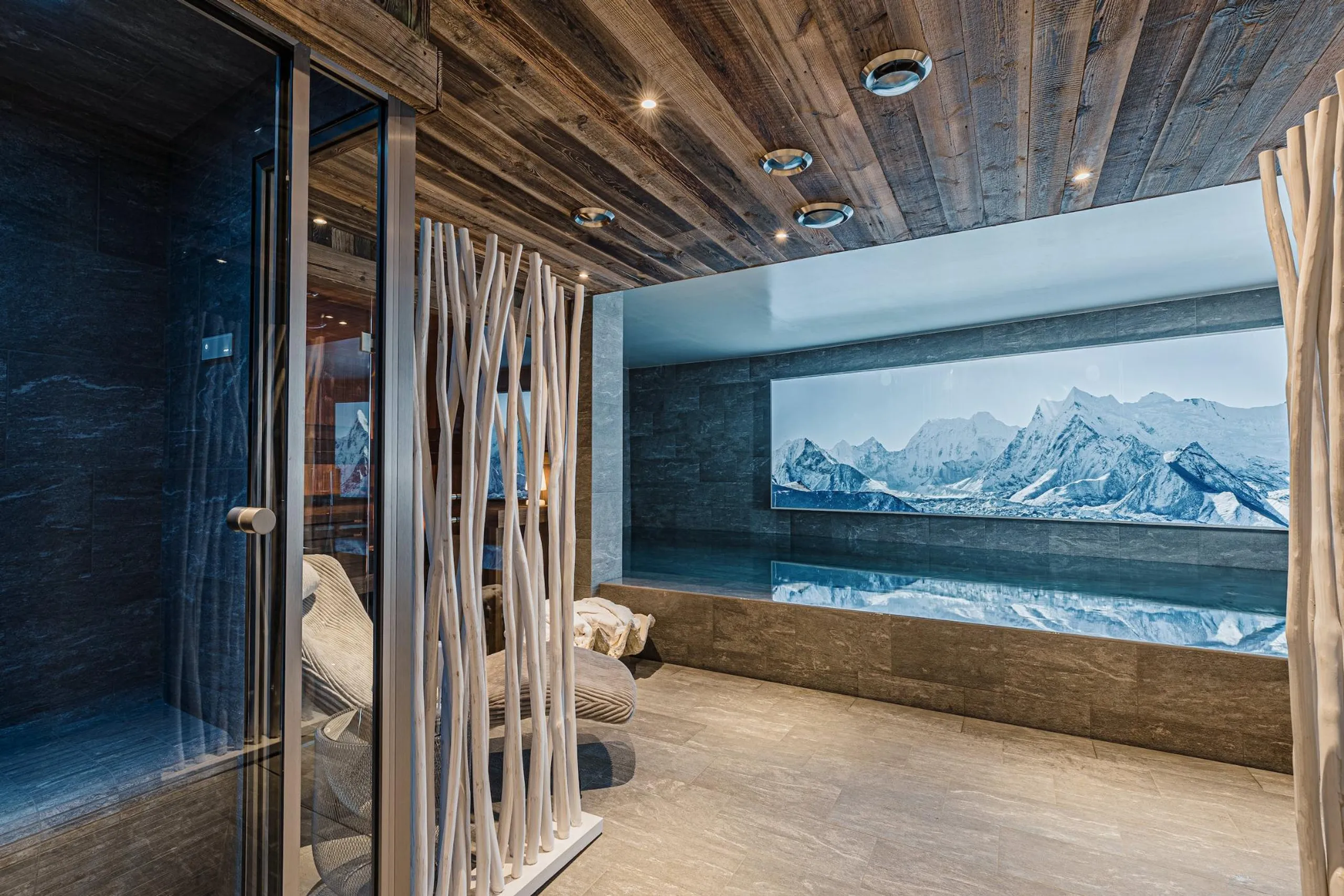 Val d'Isère Vista Haven Villa with Indoor Spa Pool — photograph 12