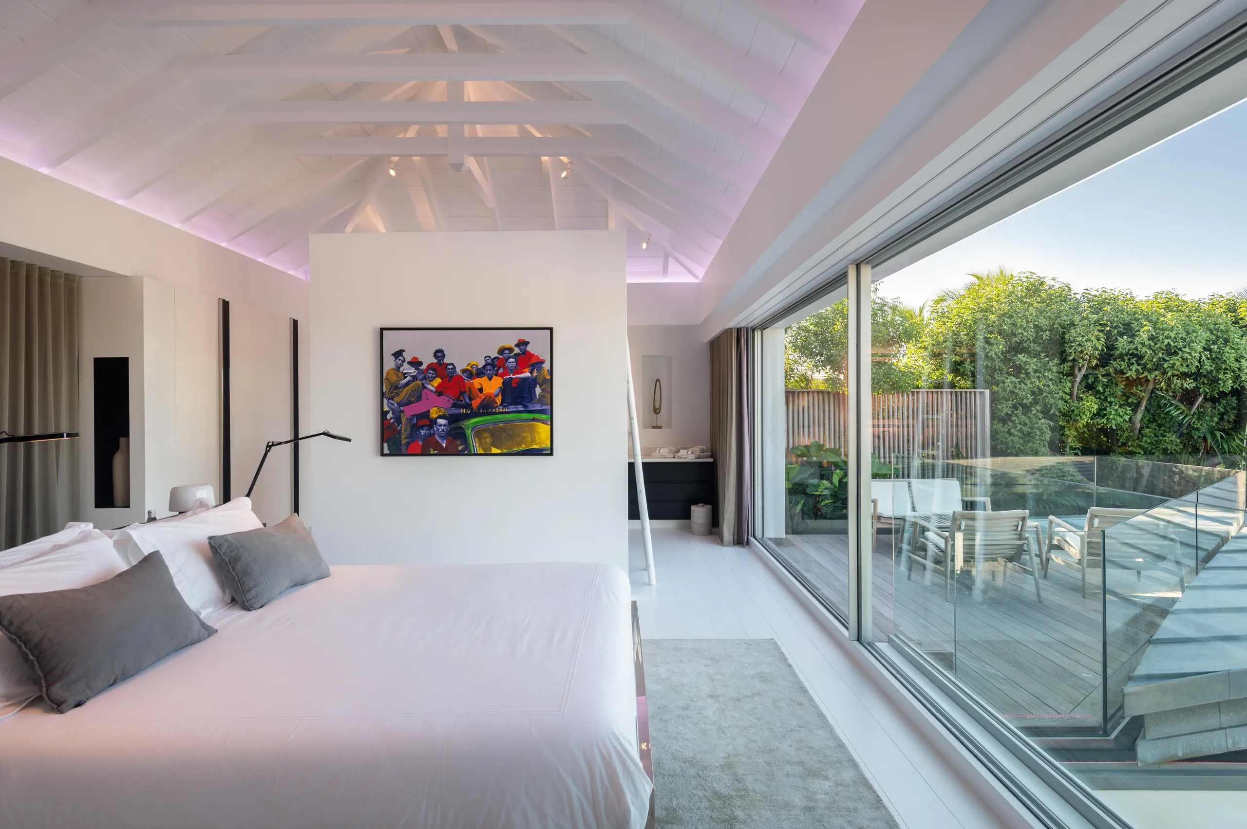 Opulent Villa with Private Pool and Fitness Room — photograph 6