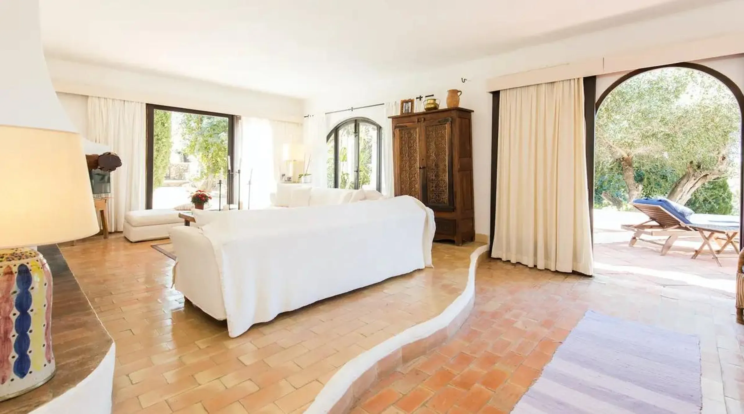 Idyllic Ibiza Retreat with Invigorating Pool and Dining Al-Fresco — photograph 6