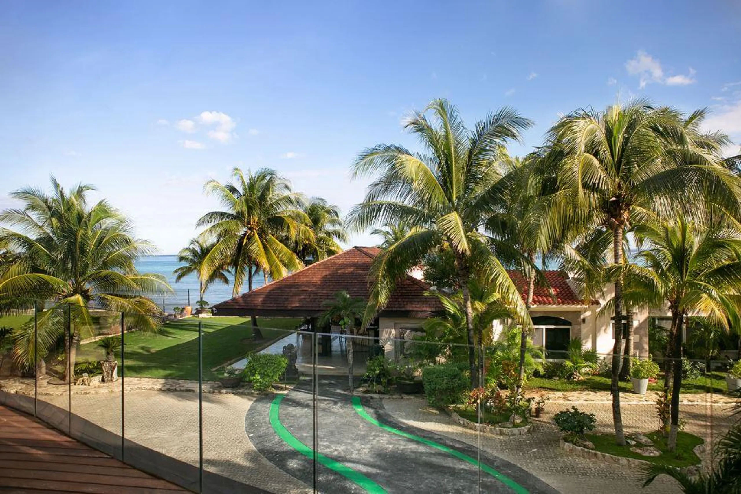 Upscale Beach Front Playacar Villa with Private Pool and Ocean Views — photograph 5