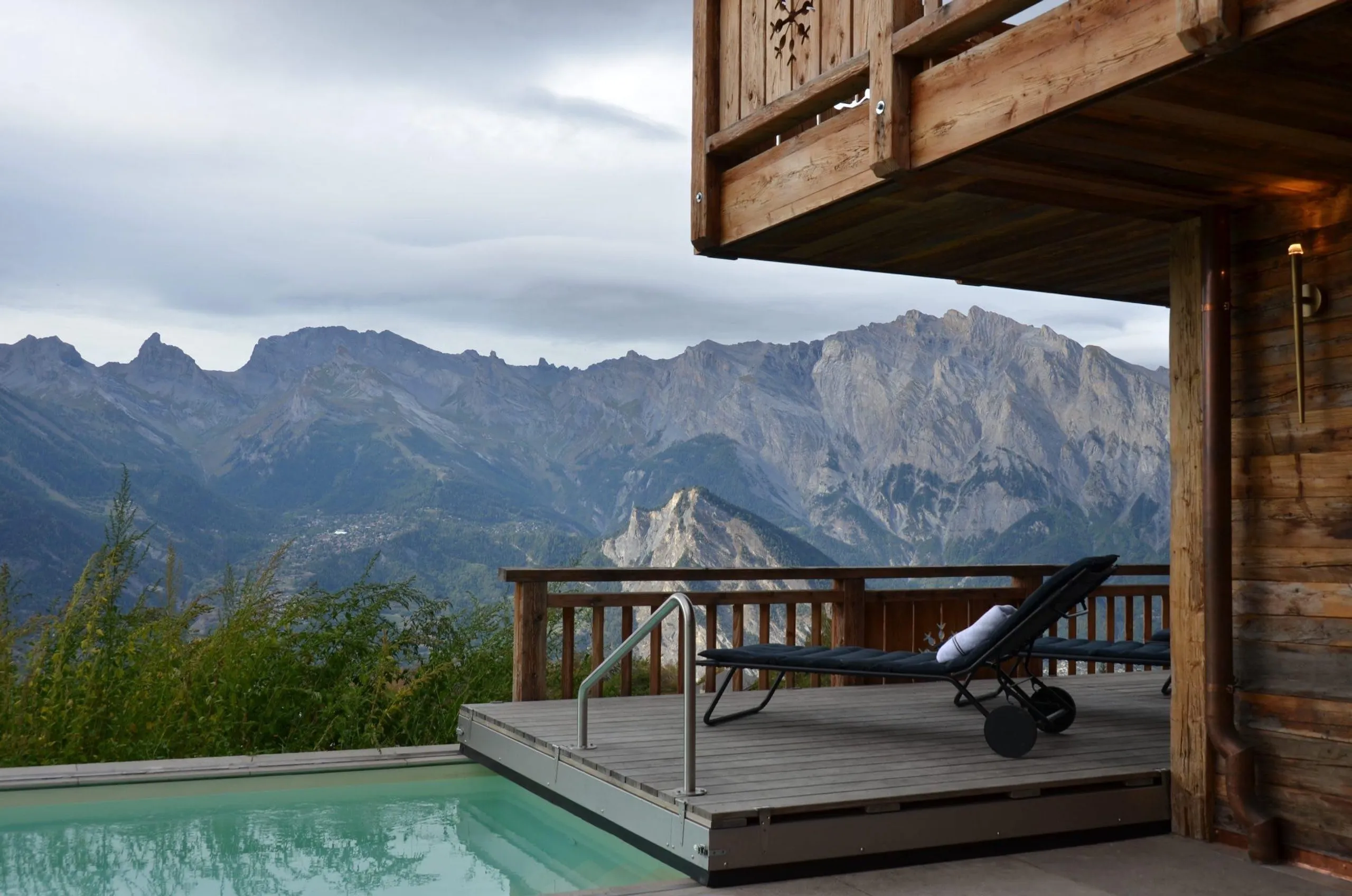 La Tzoumaz Mountain Chalet with Infinity Pool and Mountain Views — photograph 5
