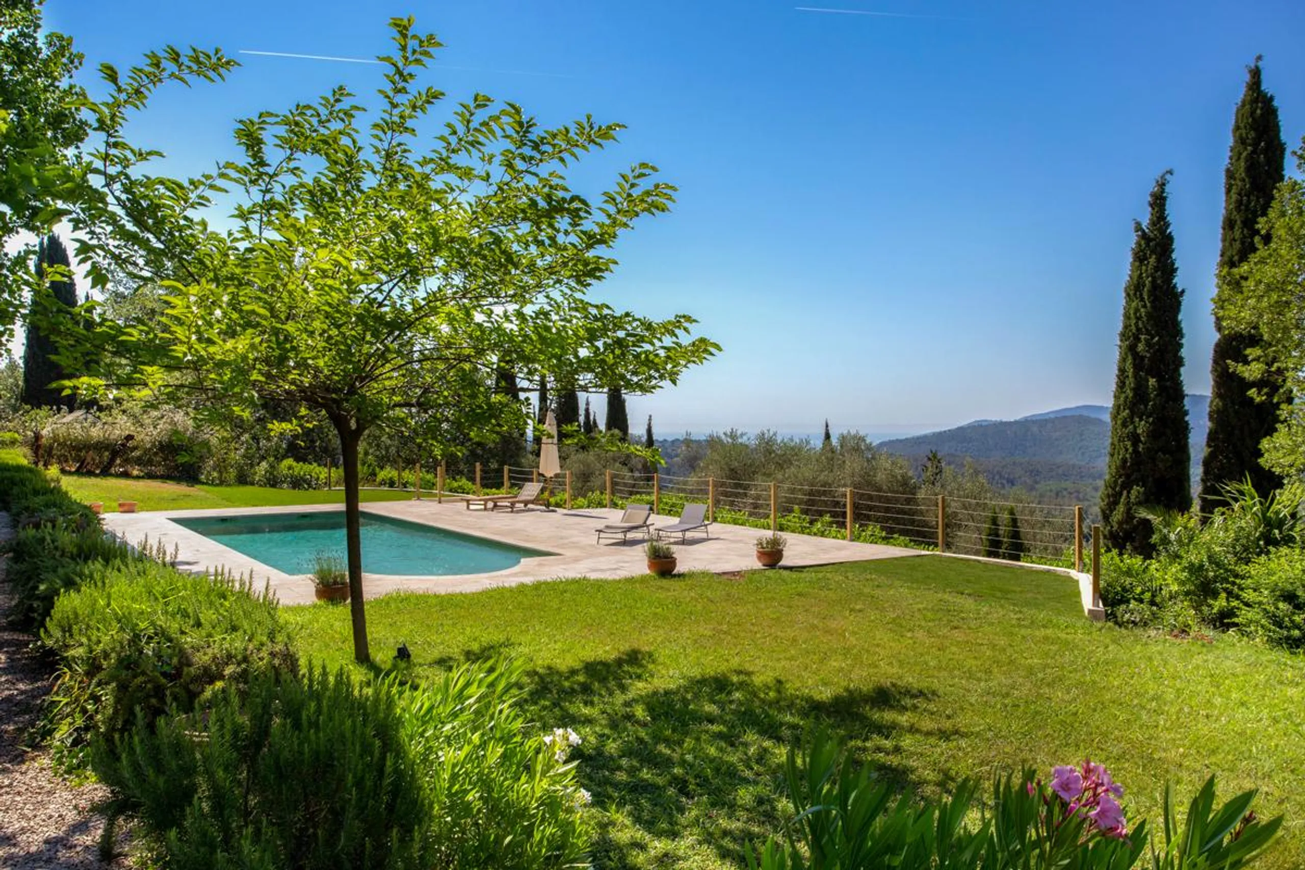 Historic 5-Bedroom Villa Near Cannes with Private Pool, Scenic Views, & Tranquil Grounds — photograph 3