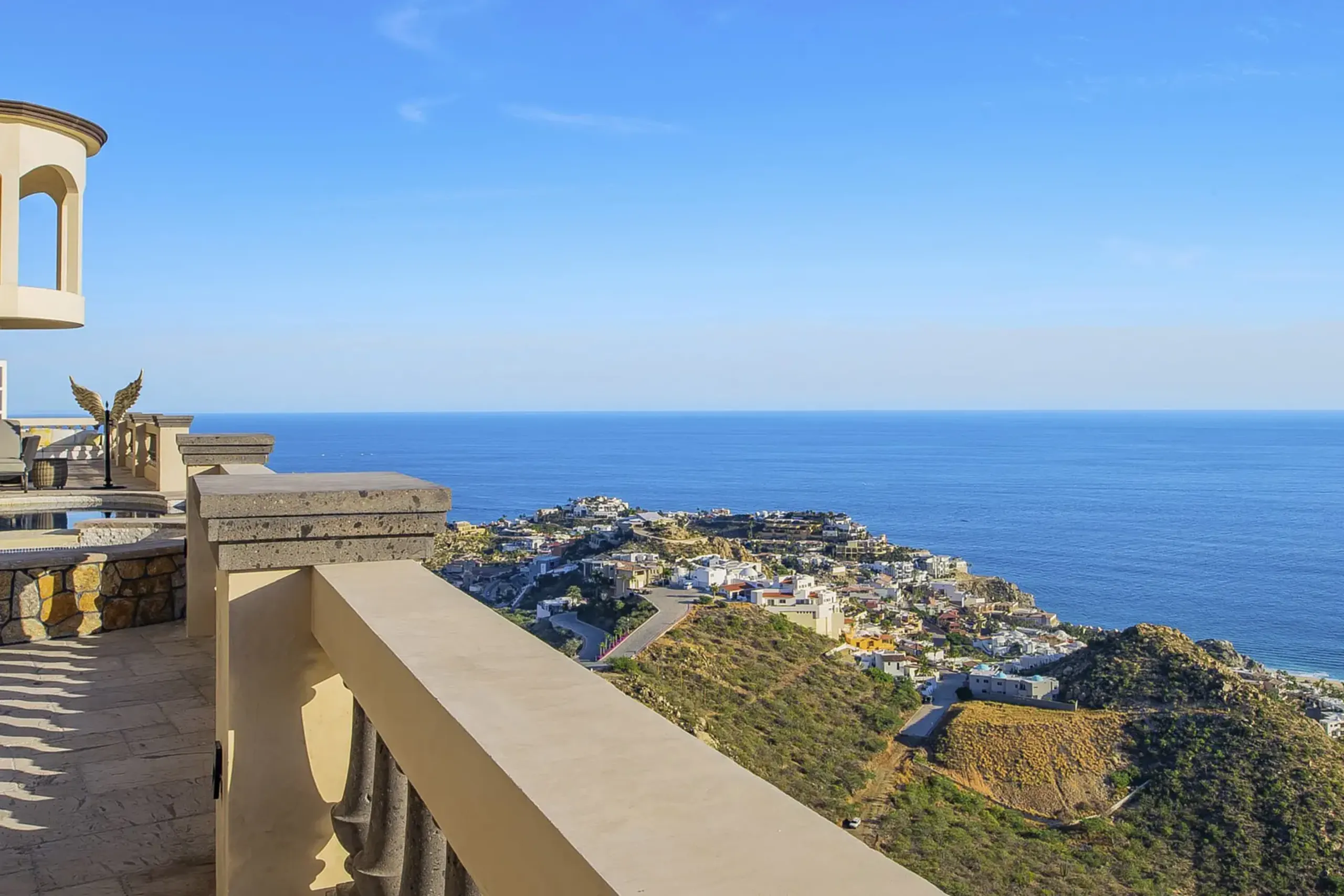 Exquisite Hillside Villa in Pedregal with Private Pool and Pacific Ocean Views — photograph 5