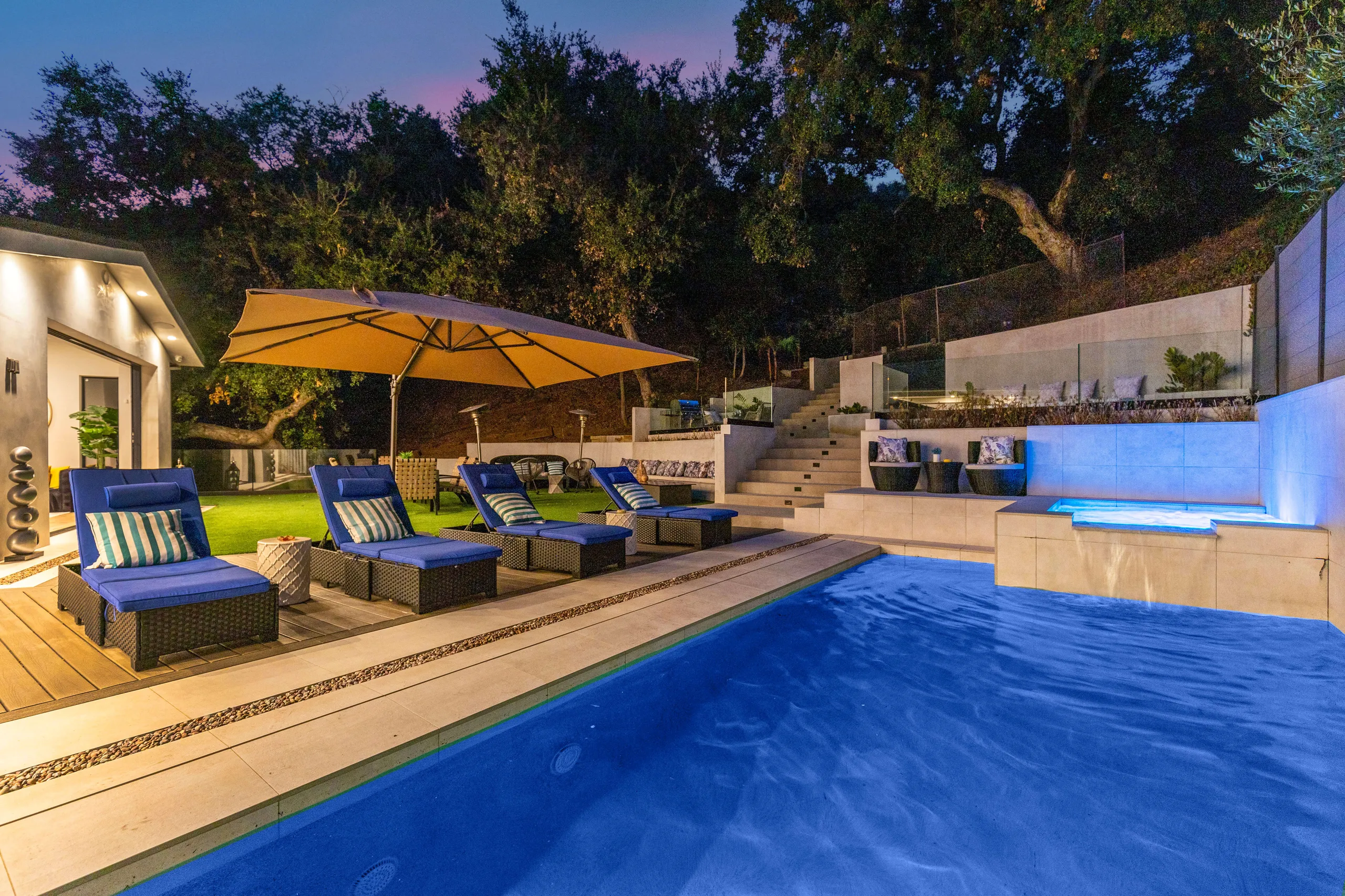 Sophisticated Laurel Canyon Villa with Pool and Backyard Lounge — photograph 2
