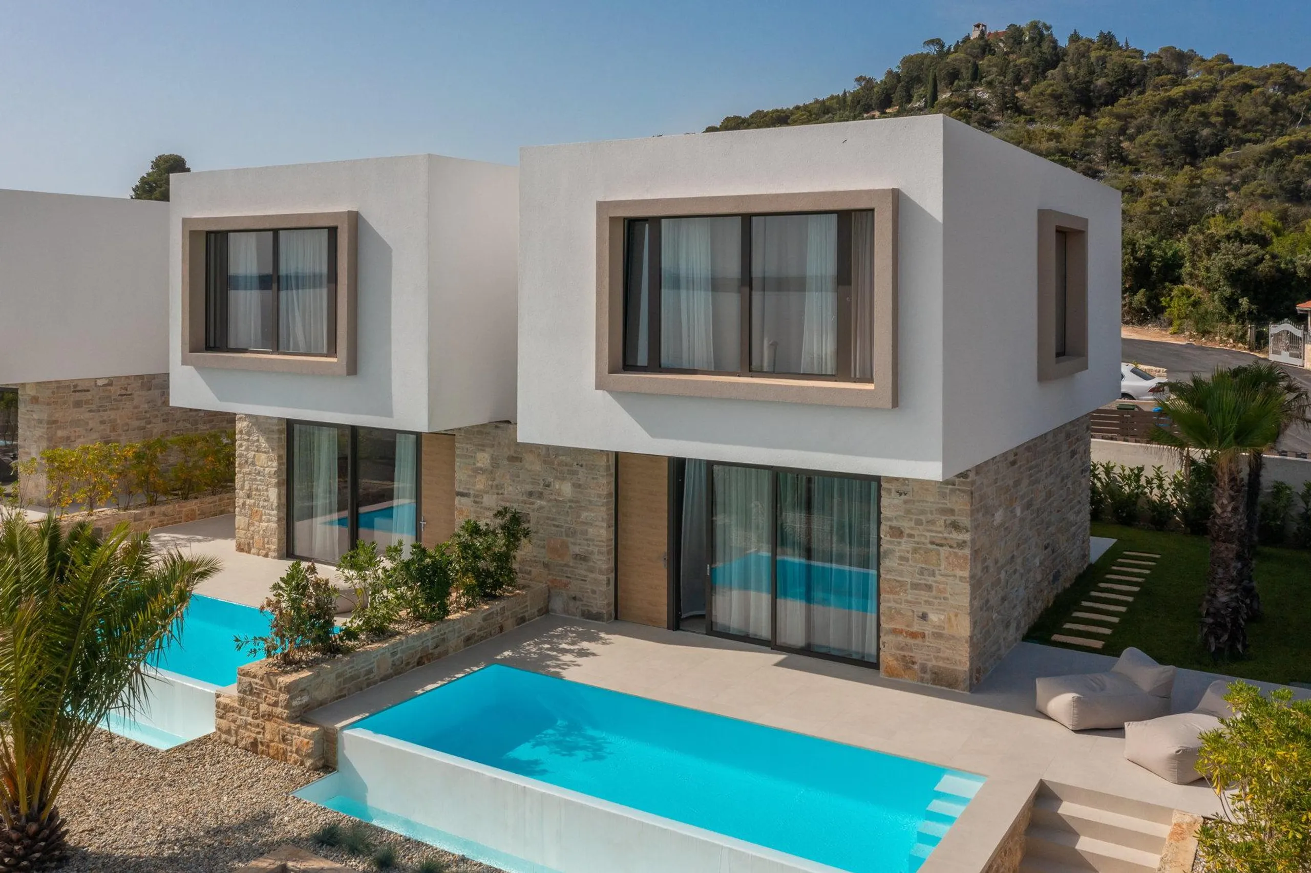 Enchanting 3 Bedroom Villa with Private Pool and Sea Views — photograph 2