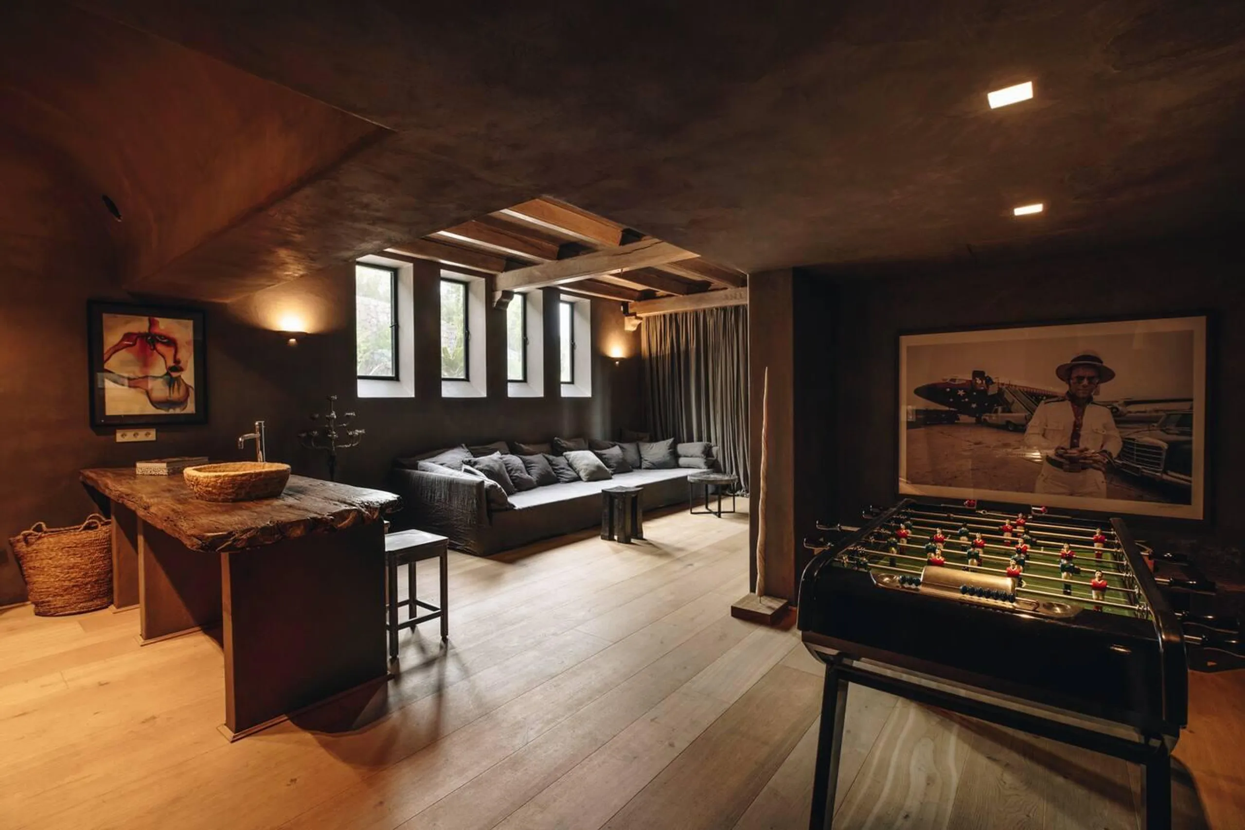 Captivating South Coast Villa with Pool and Breathtaking Views — photograph 11
