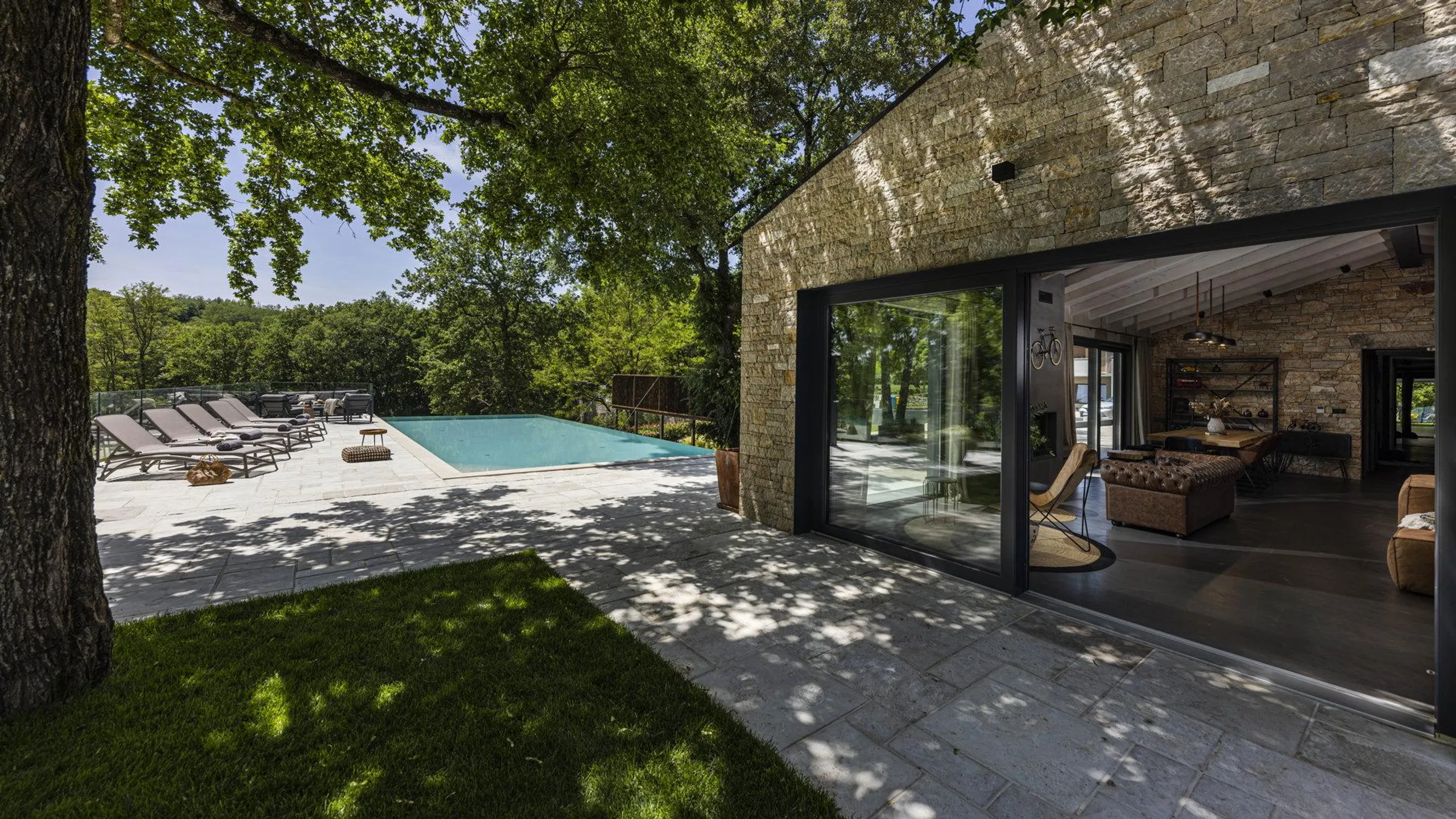Tranquil Eclectic Villa with Private Pool and Overlooking Lush Greenery, Trviz