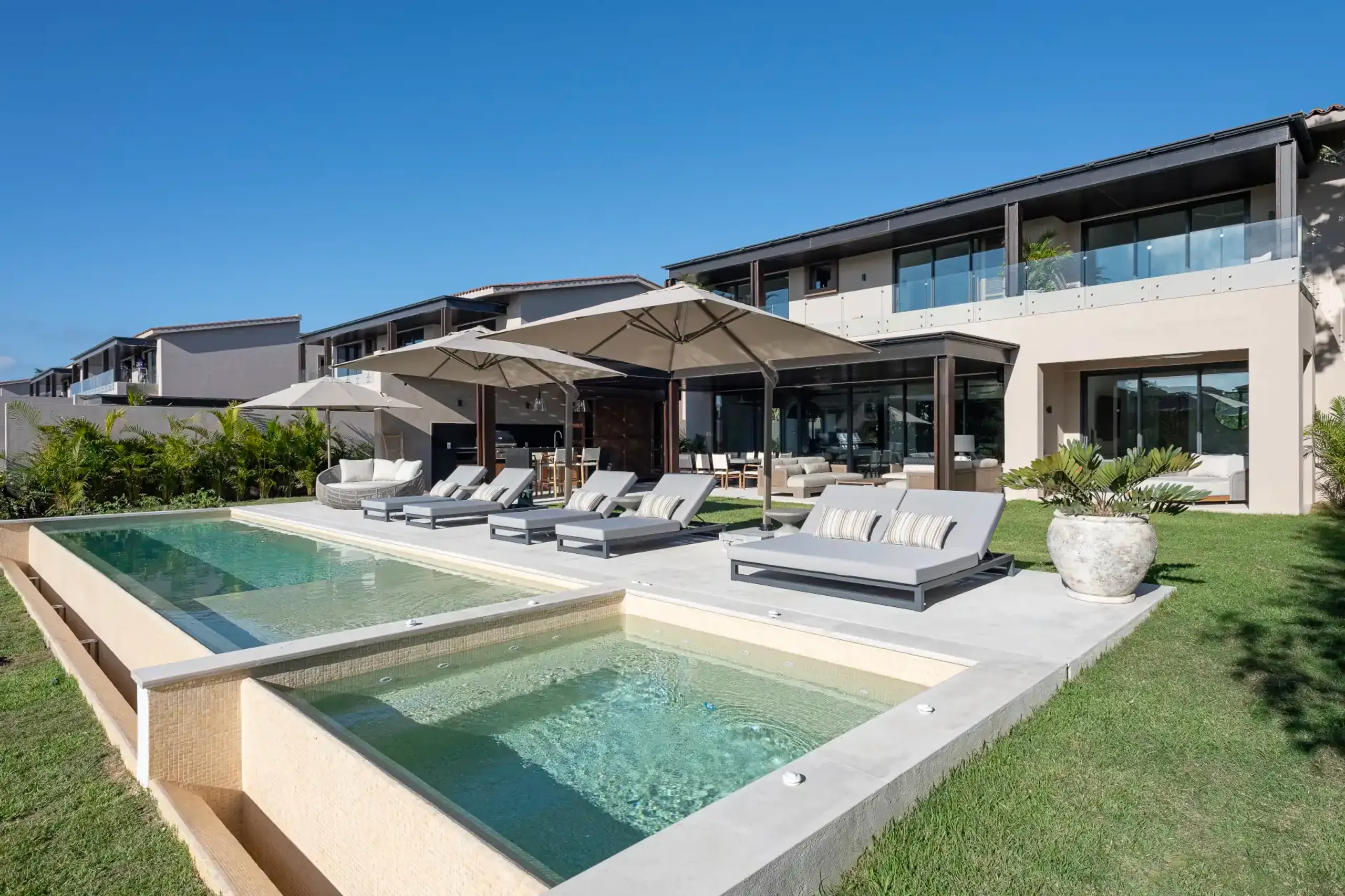 Elegant Porta Fortuna Villa with Private Pool, Jacuzzi & Panoramic Vistas, Punta Mita