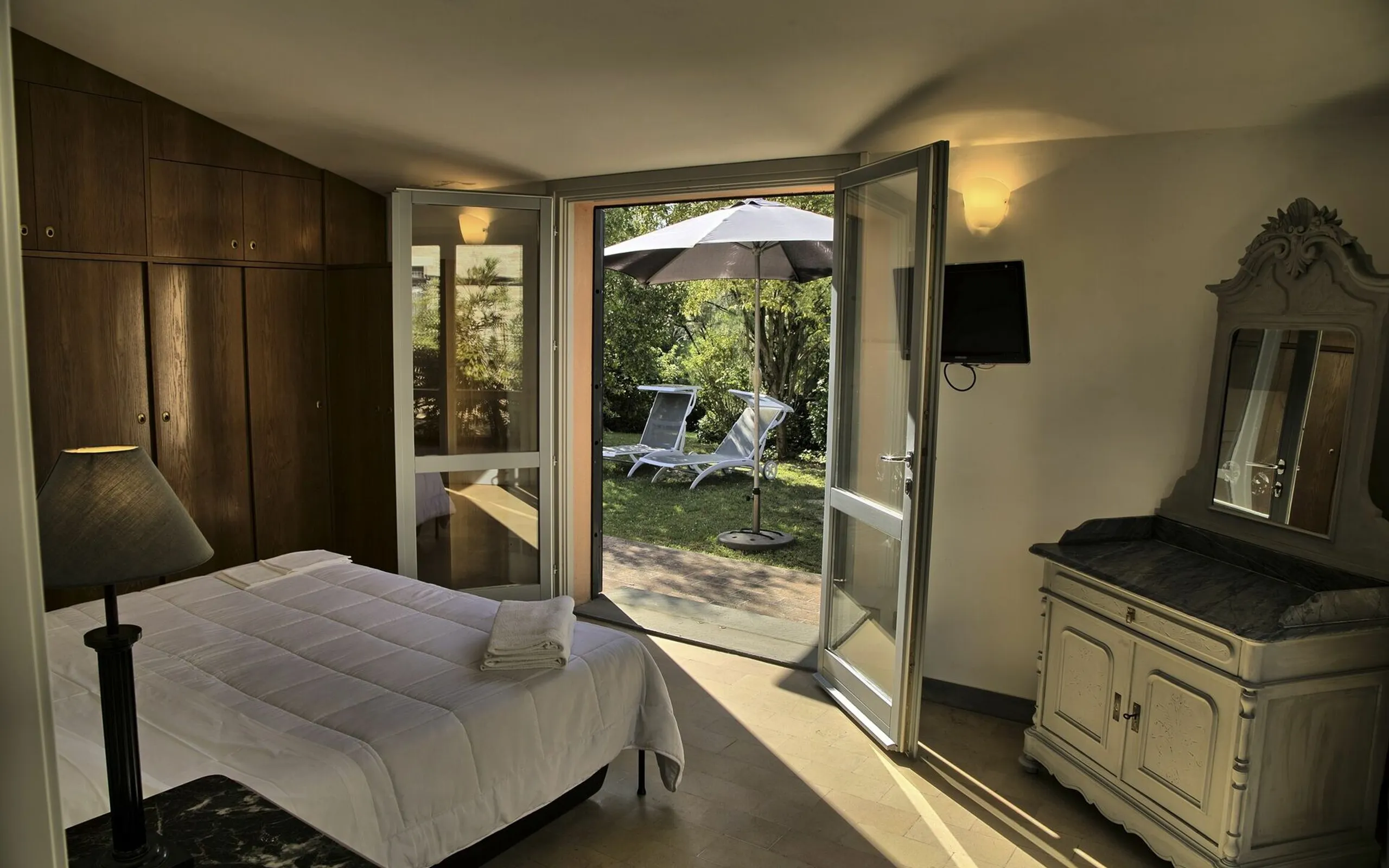 Serene Historic Villa with Pool and Spectacular Panorama of the Surrounding Nature All VILLAWAY® — photograph 6