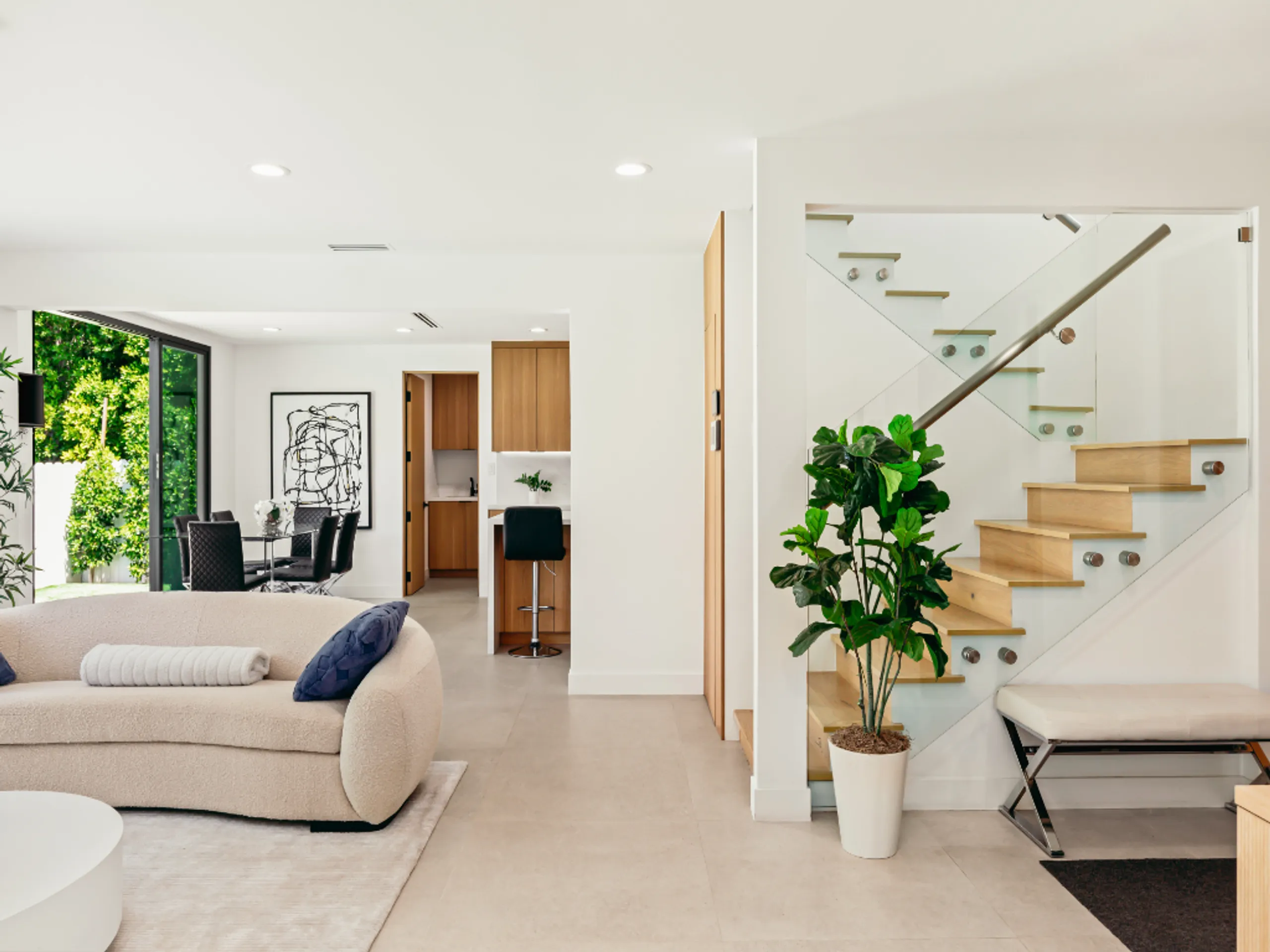 Modern Gated Estate with Pool, Spa & Designer Interiors Near Ventura Blvd — photograph 12
