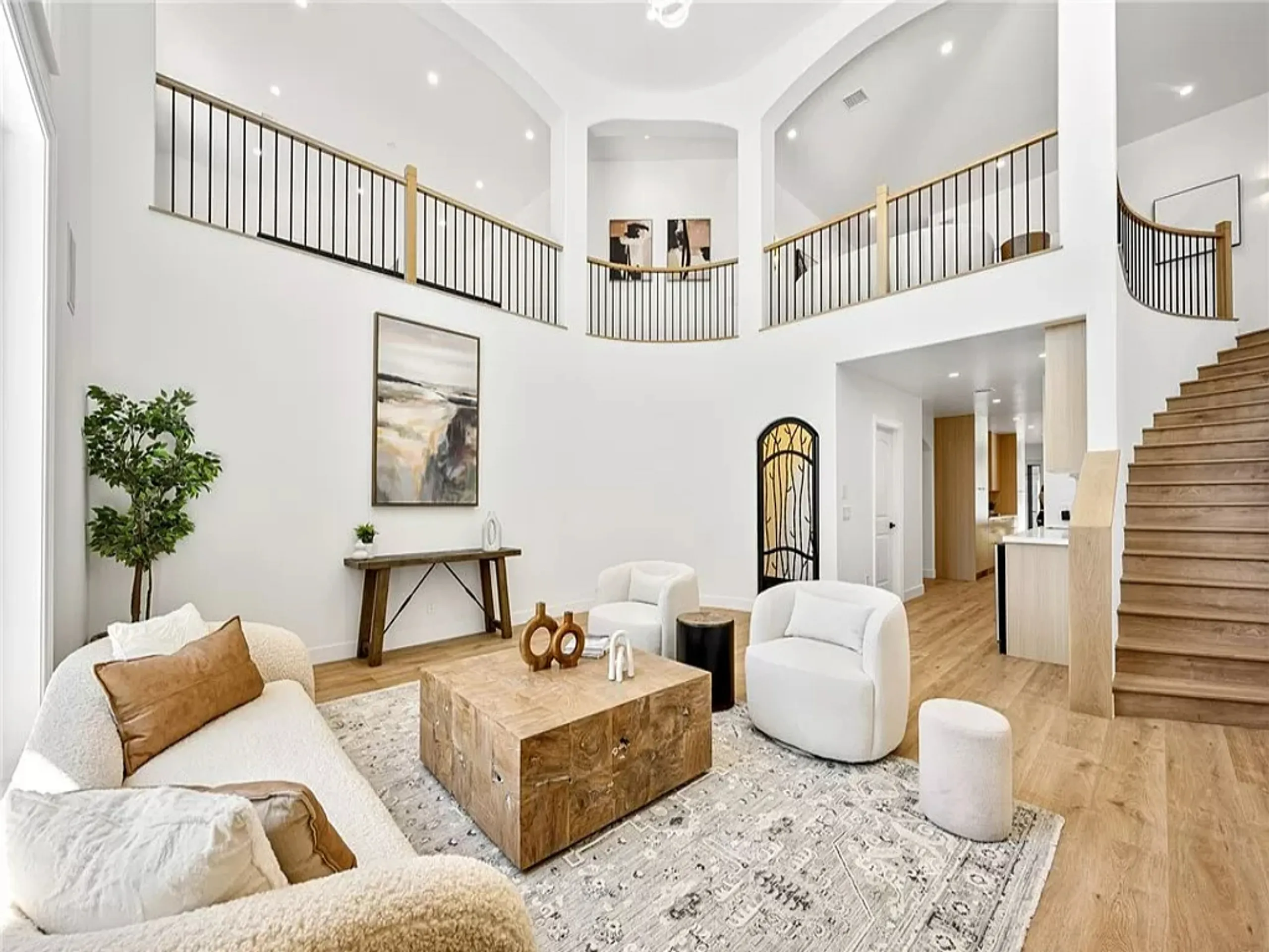 Classic Sherman Oaks Estate with Tennis Court — photograph 3