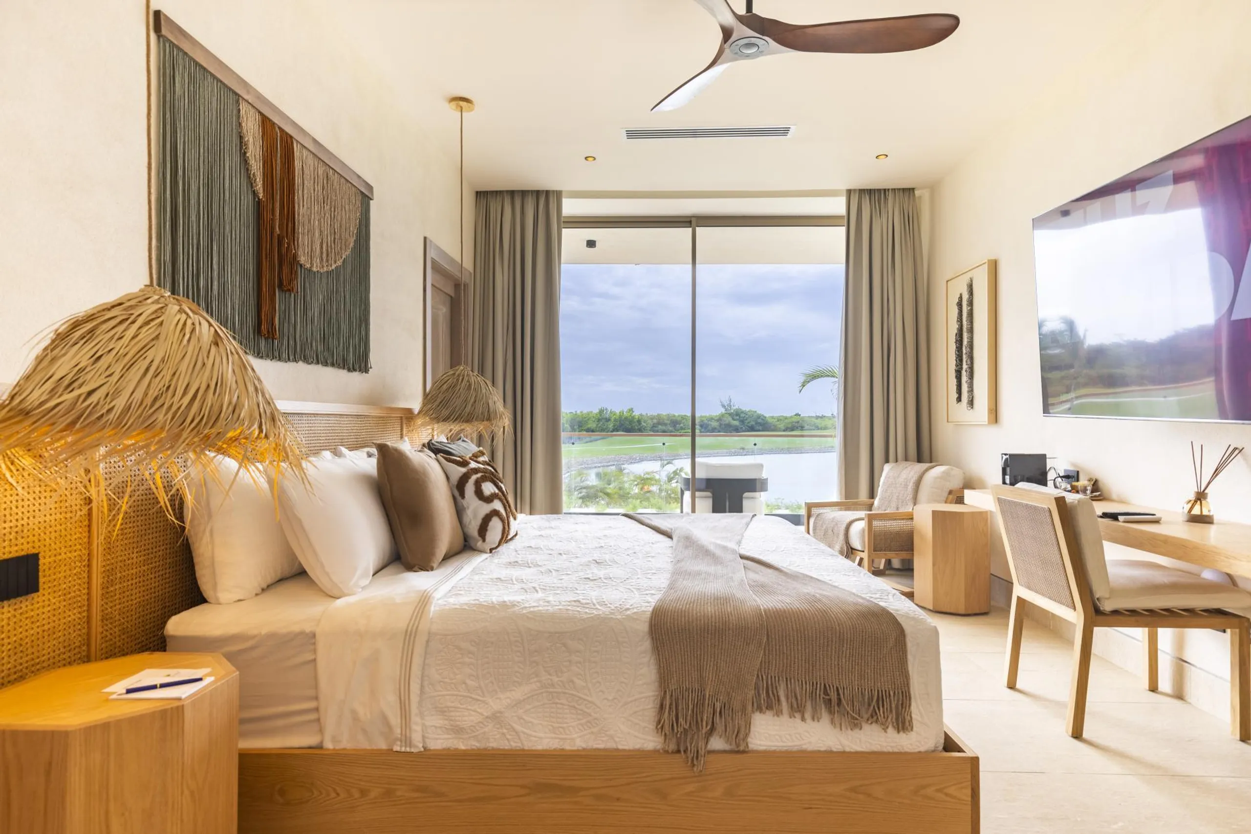 Caribbean Dream Villa: Enchanting Sunrises, Infinity Pool, and Ethnic Elegance — photograph 12