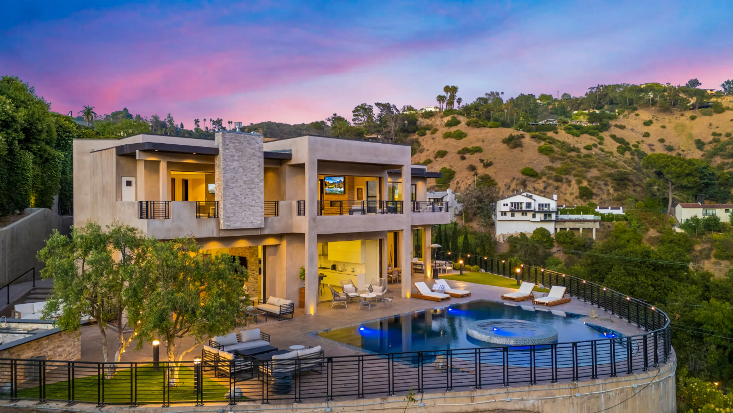 Exclusive Hill Side Estate With Private Pool — photograph 6