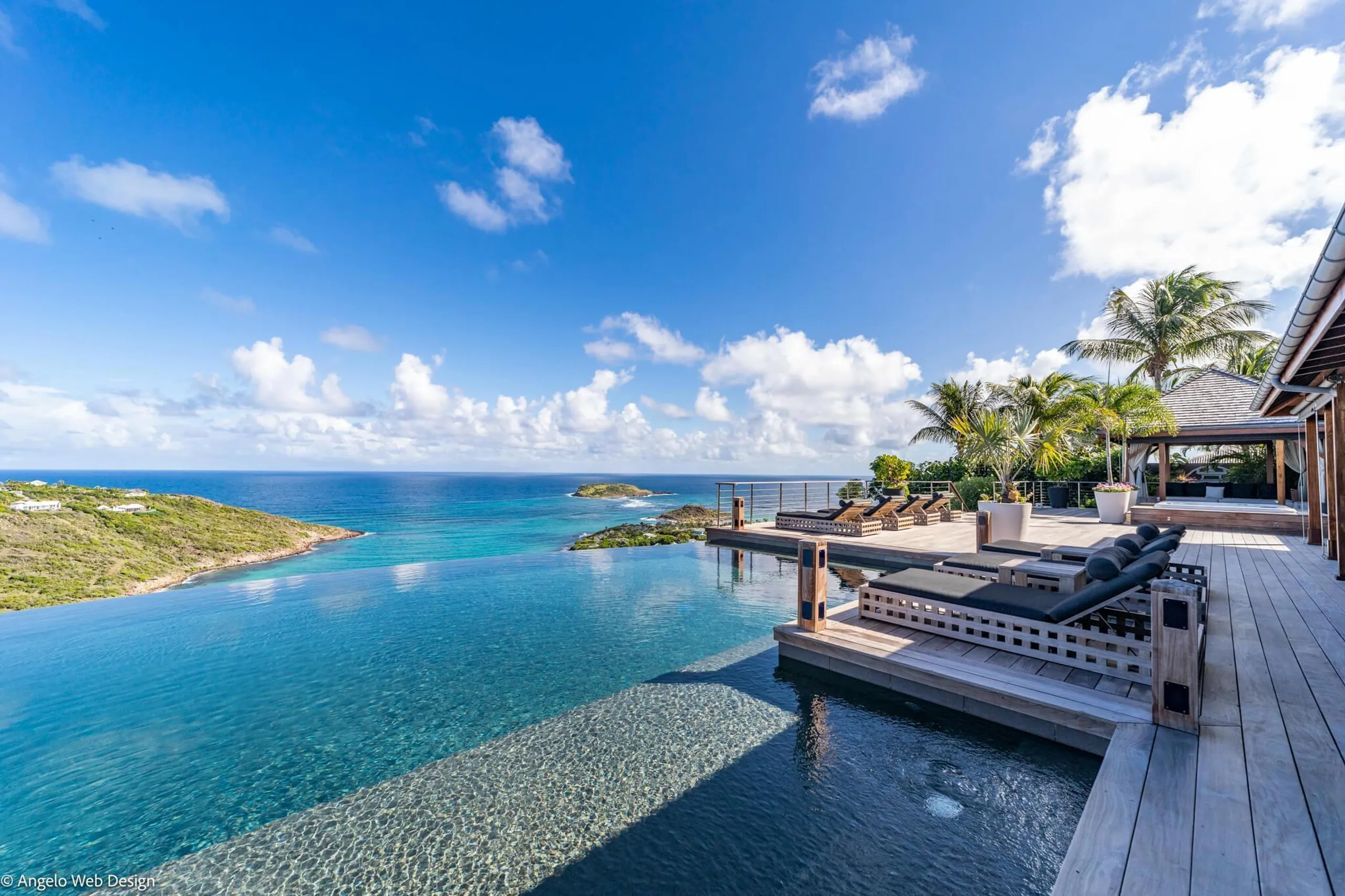 Elegant Hillside Villa with Infinity Pool and Panoramic Views — photograph 4