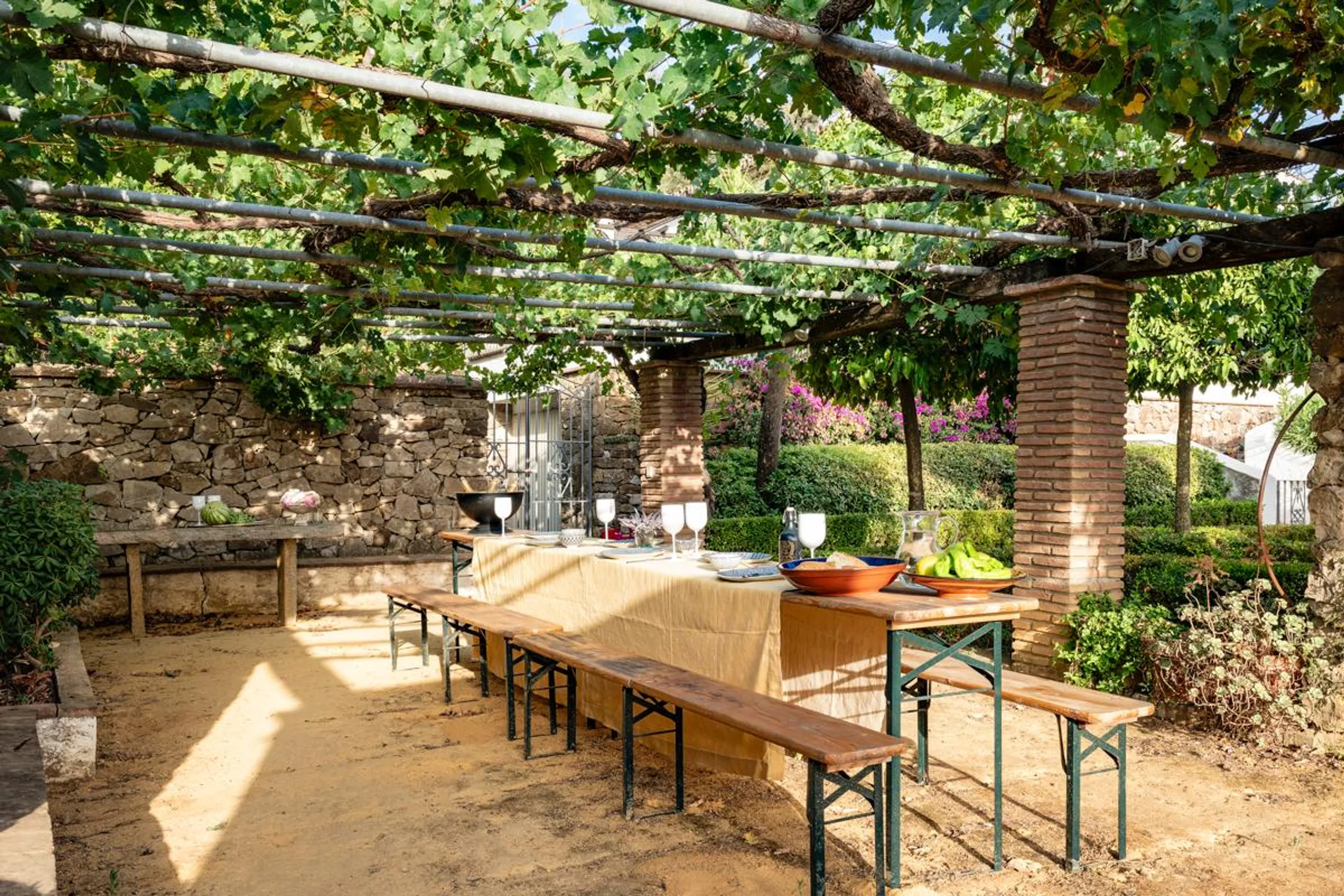 Resplendent Spanish Villa with Private Pool, Jacuzzi, and Panoramic Countryside Views — photograph 4