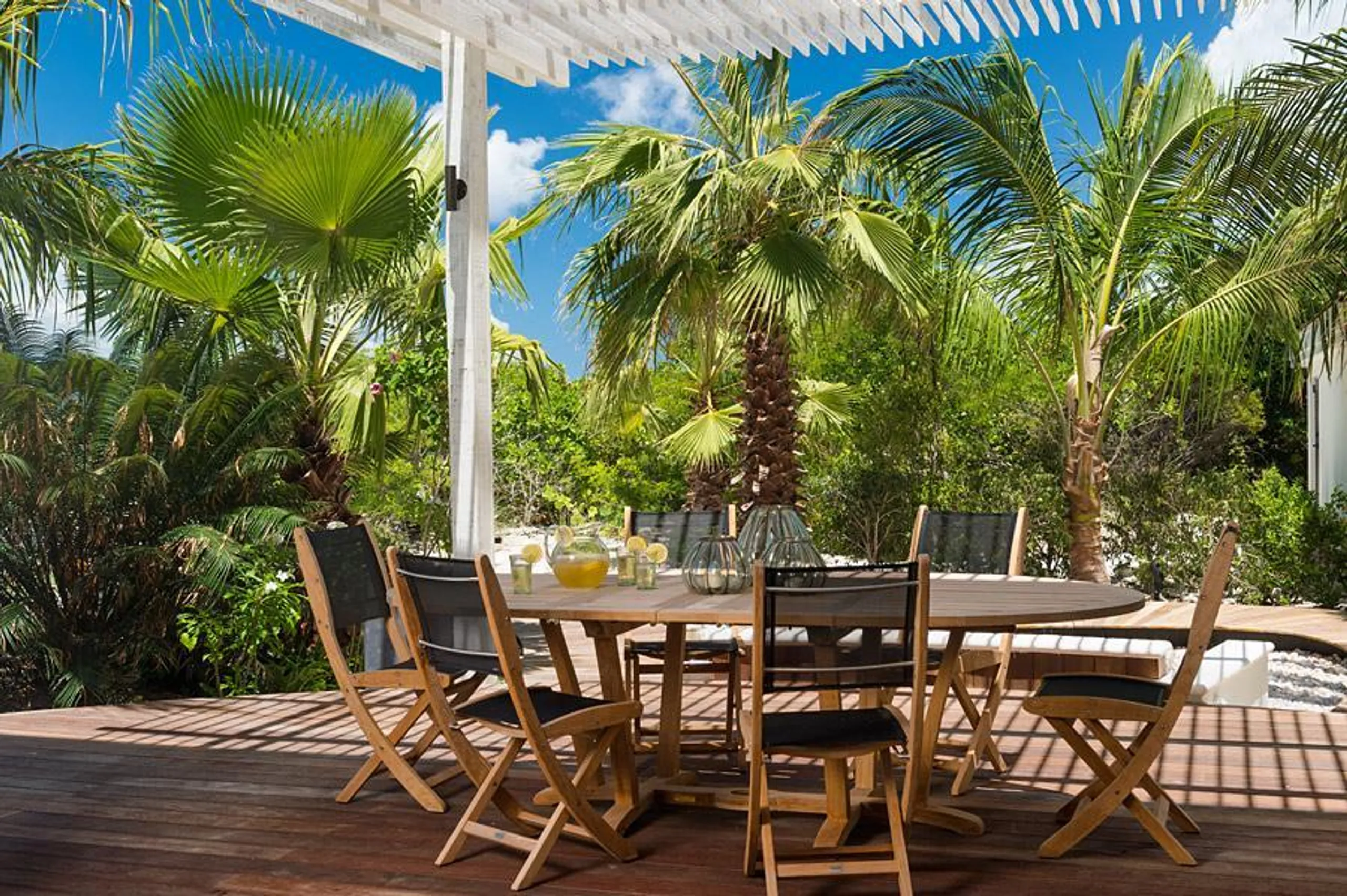 Majestic Colonial-Style Beachfront Haven with Private Pool on Grace Bay Beach — photograph 8