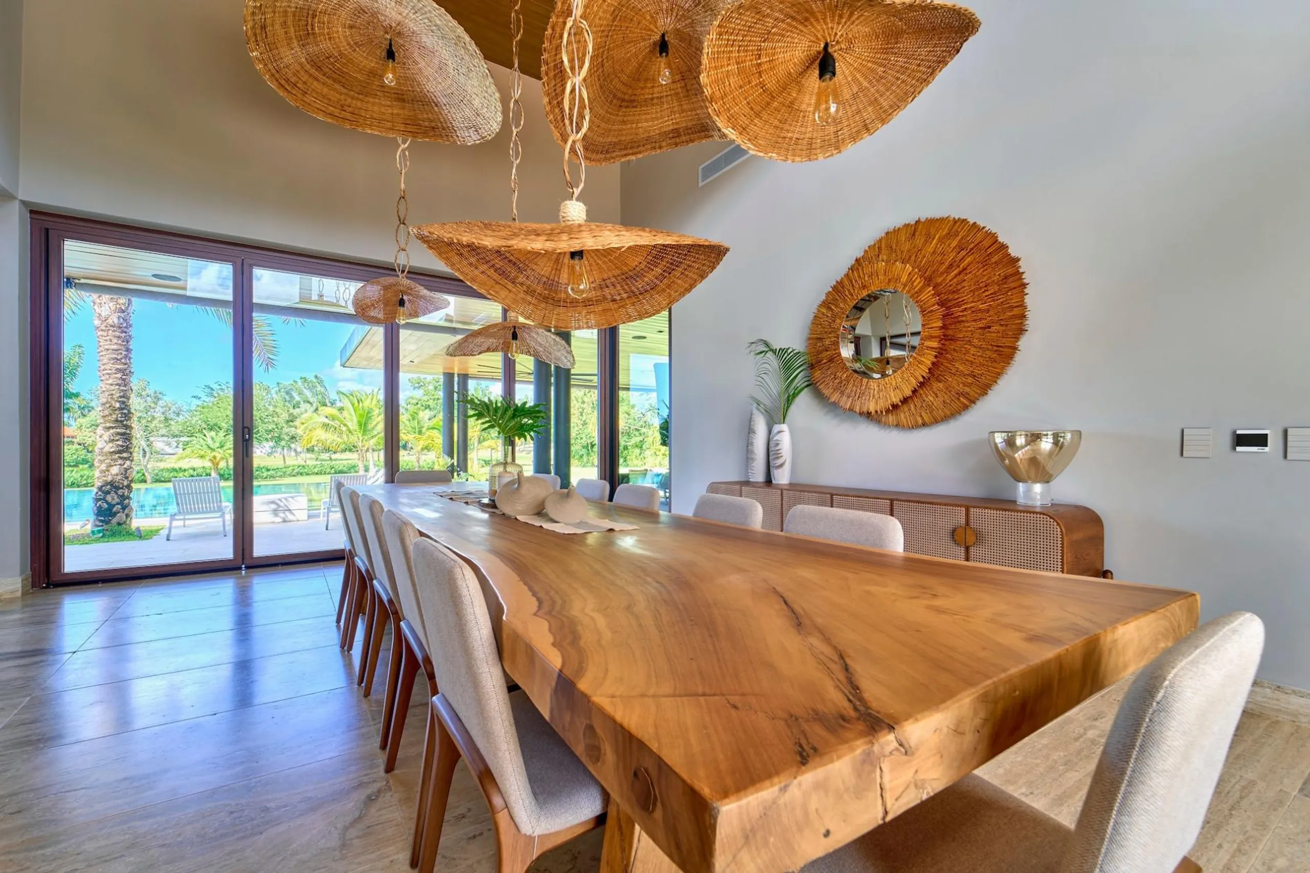 Pristine Palm West Villa with Luxury Amenities — photograph 10