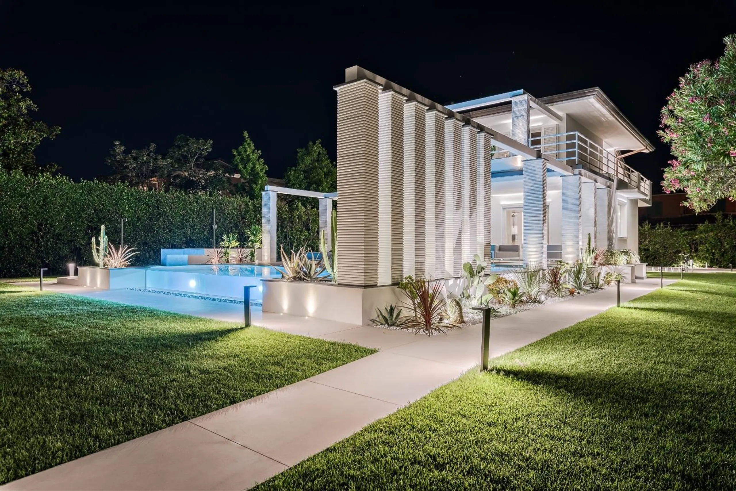 High-End Villa in Versilia with Private Heated Pool, and Steps from the Beach — photograph 4
