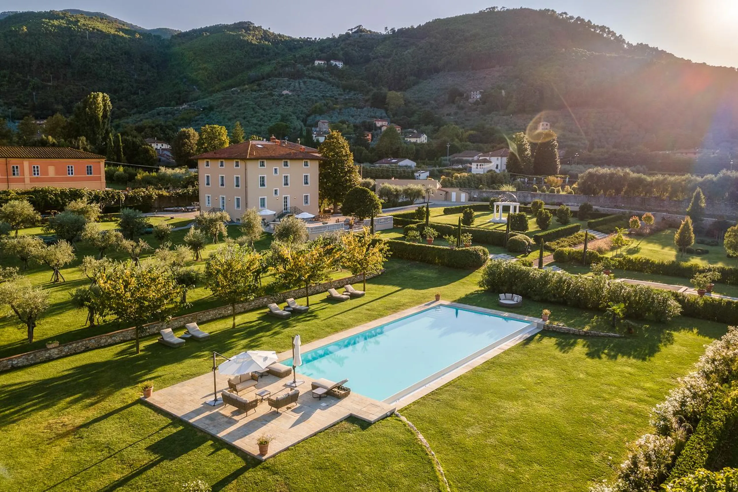 Exquisite 18th Century Tuscan Villa with Indoor Spa, Pool & Wedding Garden — photograph 3