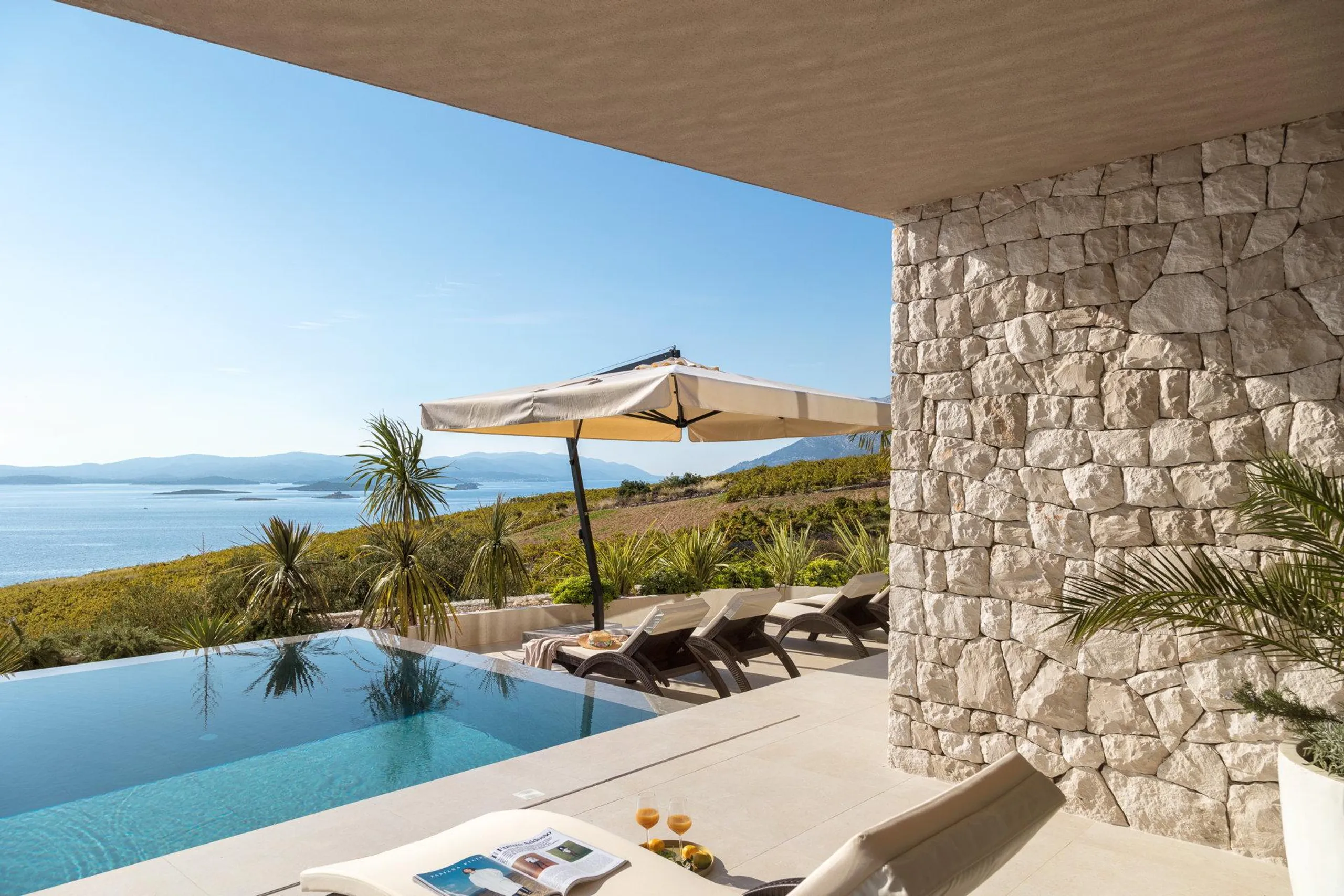 Fantastic 4Bedroom Villa with Infinity Pool and Sea Views — photograph 7
