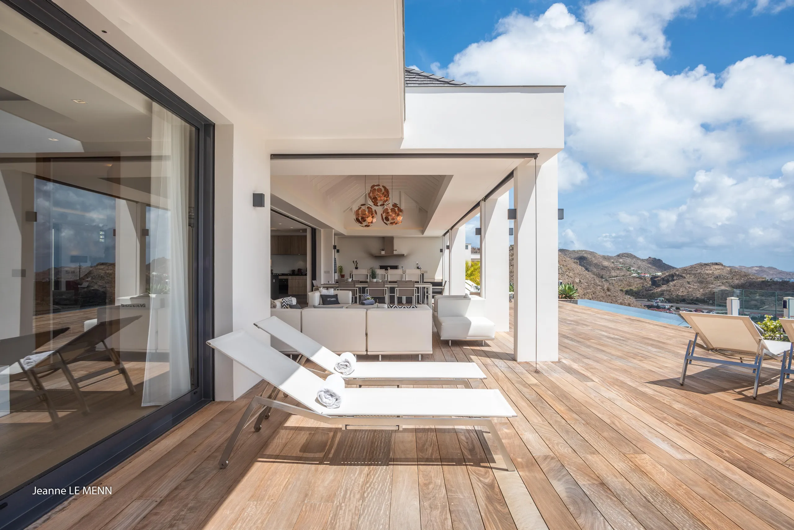 Invigorating Seaview Villa with Infinity Pool and Fitness Room — photograph 4