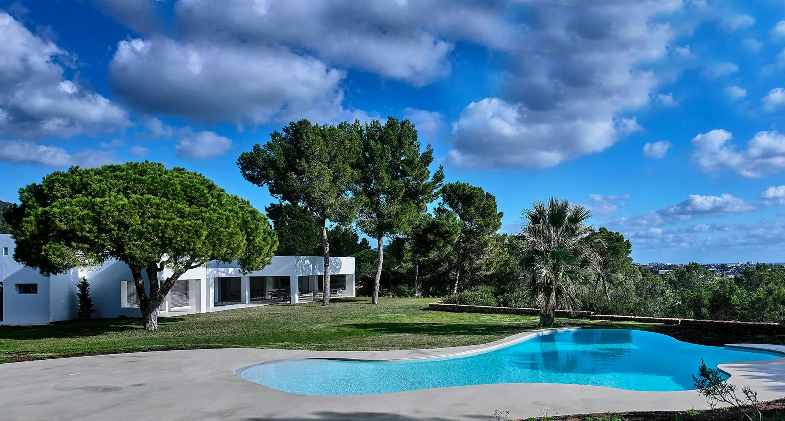 Deluxe Ibiza Oceanview Villa with Private Pool and Tennis Court — photograph 4