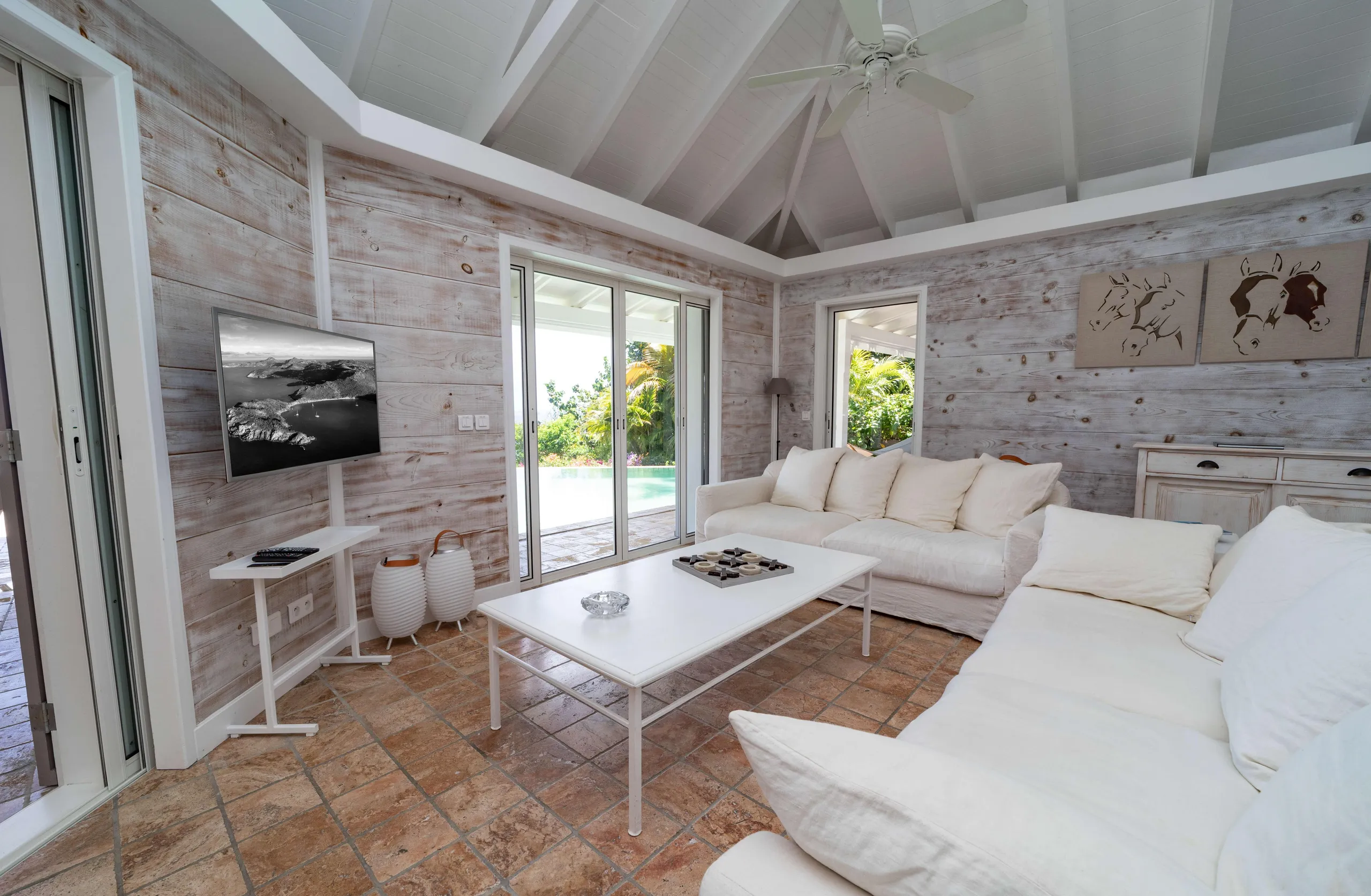 Bright Luxe Villa with Stunning Ocean Views Overlooking St. Jean Bay — photograph 12
