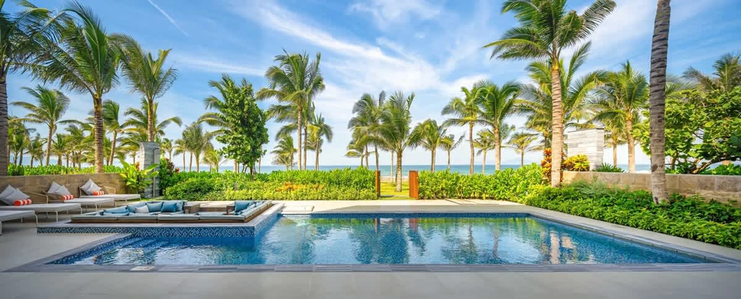 Lavish 6-Bedroom Villa with Pool and Stunning Beach Access — photograph 5