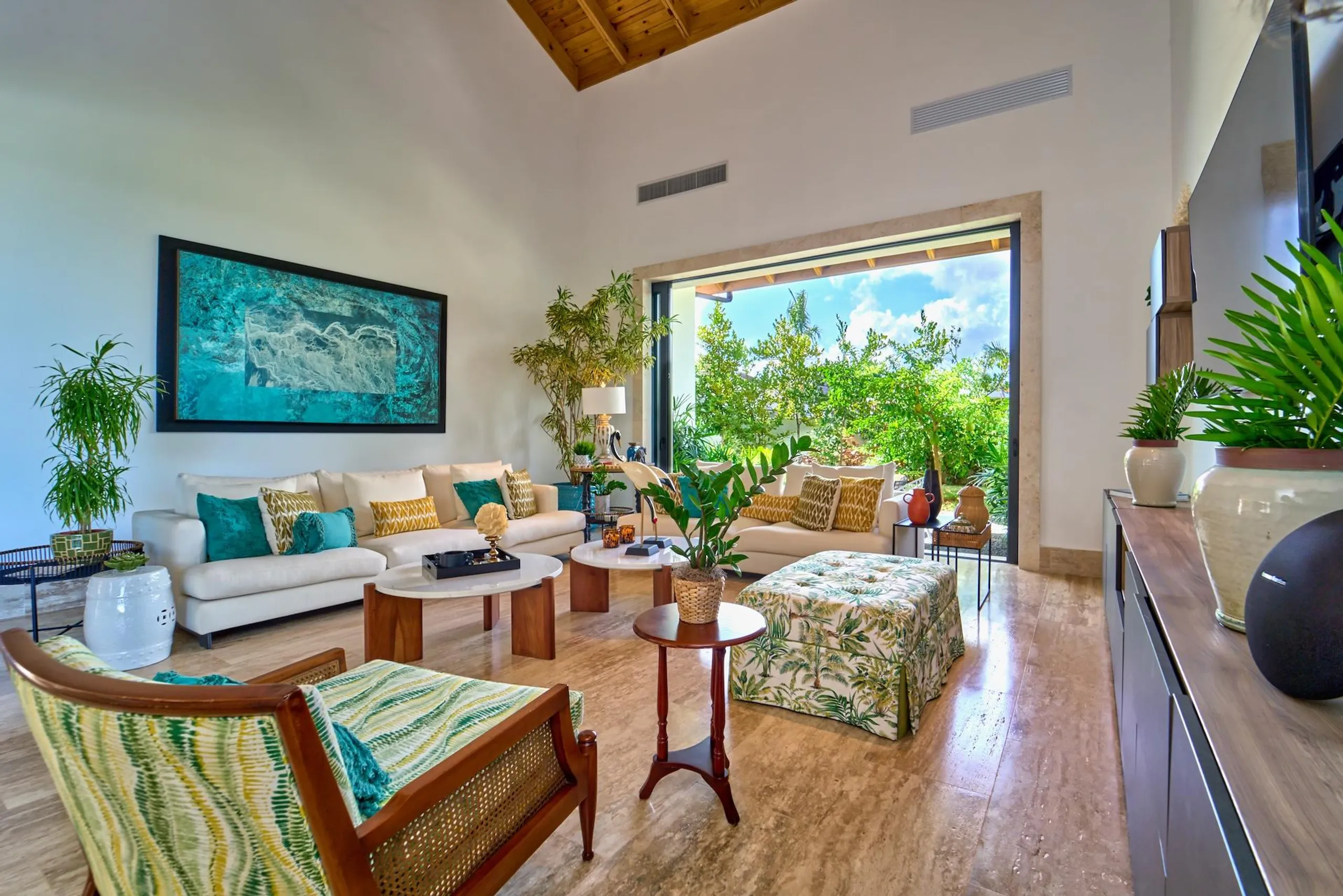 Deluxe Newly Built Paradise with Private Pool and Modern Amenities — photograph 10