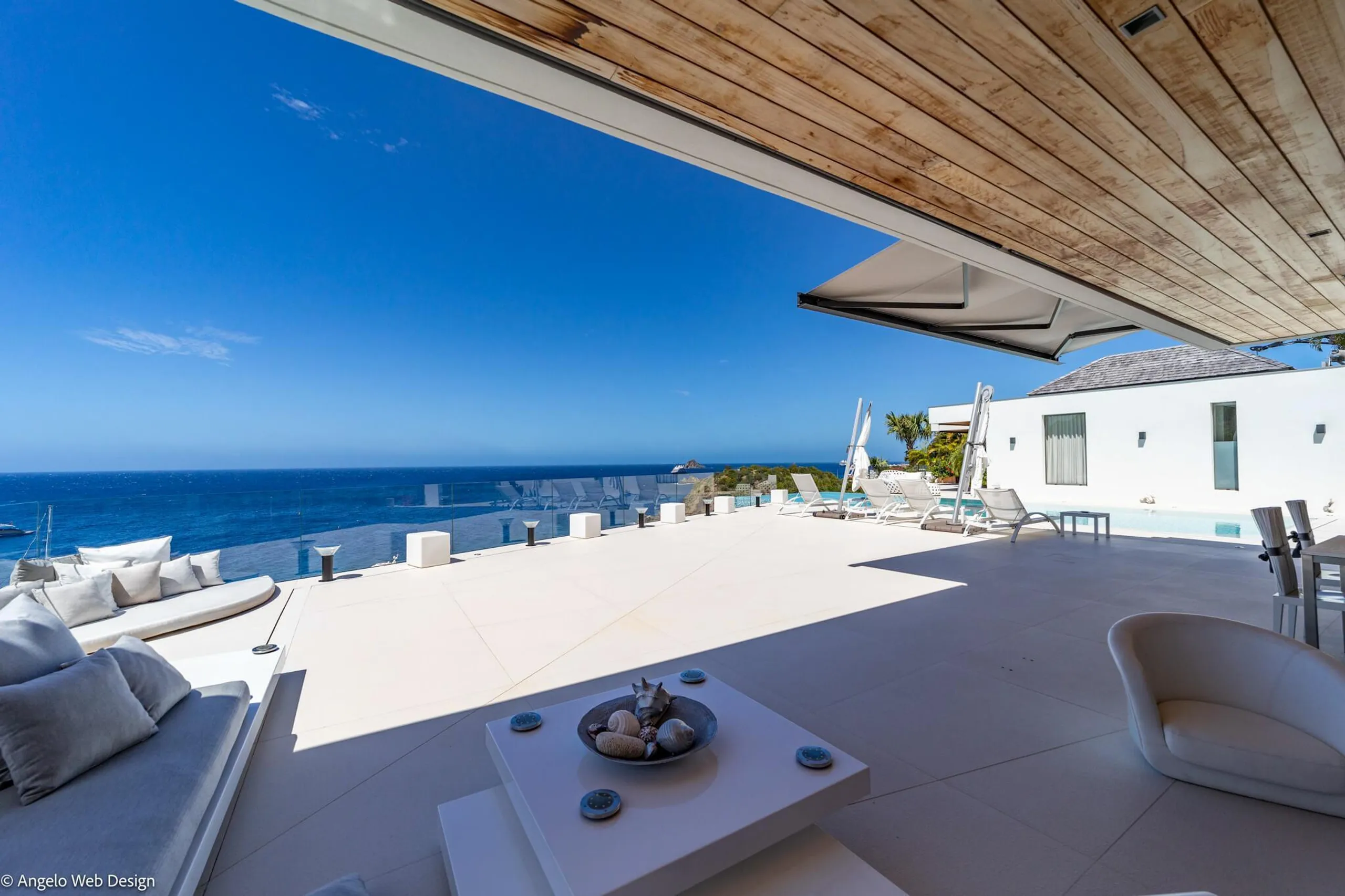 Elegant Seaview Villa with Infinity Pool, Views and Private Zen Garden — photograph 12