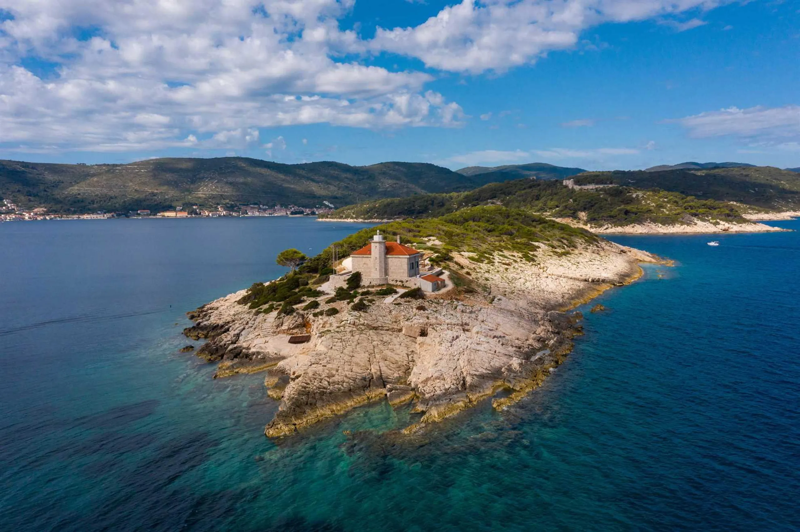 Historic Villa with Lighthouse and Jacuzzi on Host Island — photograph 6