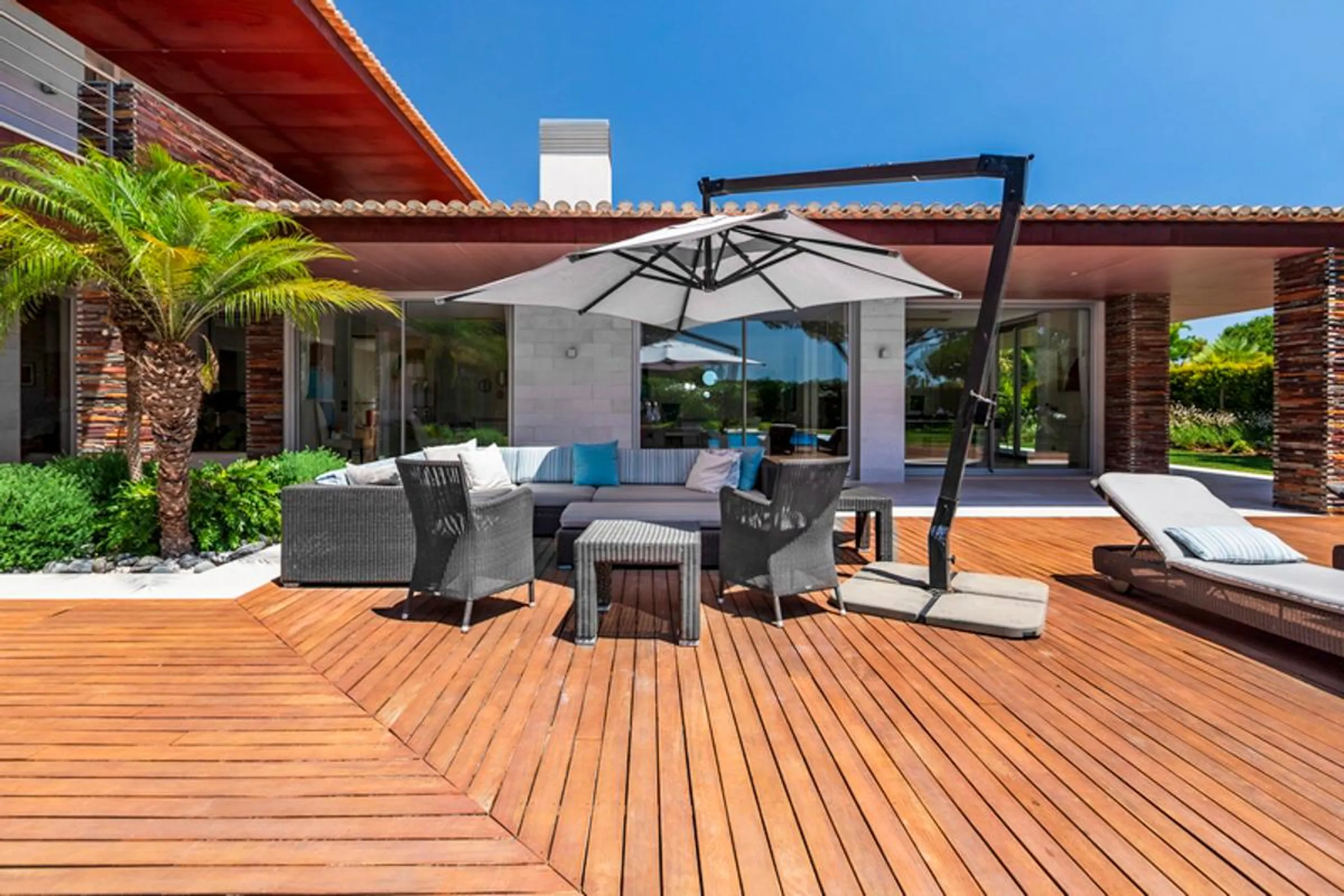 Lavish 5-Bedroom Villa with Private Pool, Golf Course Views and Modern Amenities — photograph 6