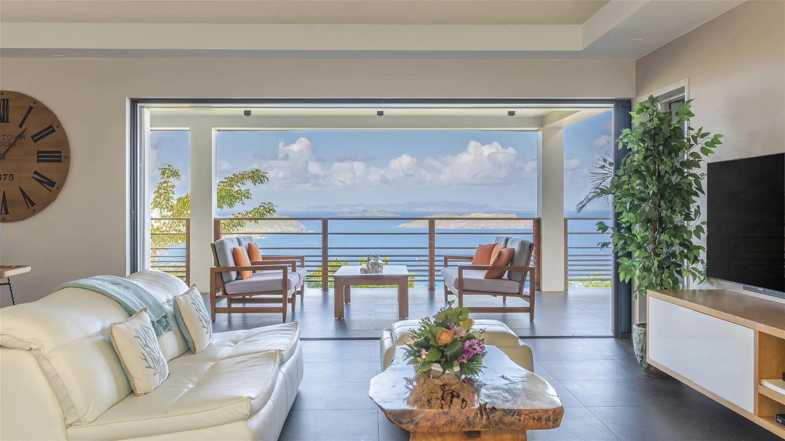 Tranquil Seaview Villa with Invigorating Pool — photograph 8
